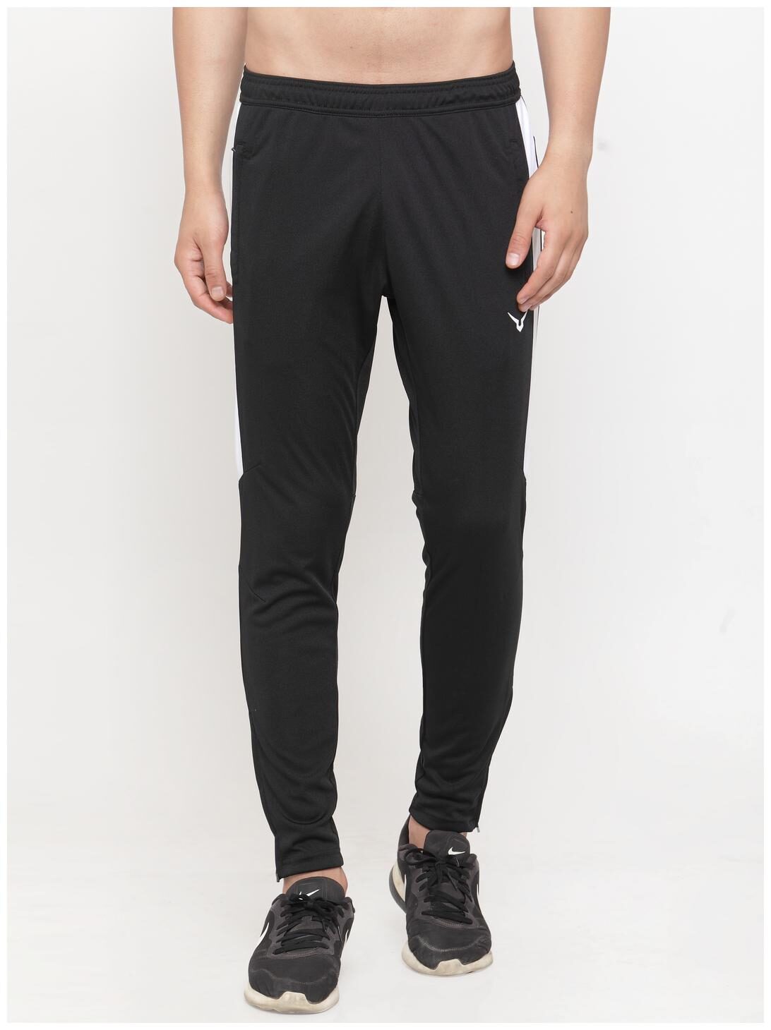 

Invincible Men Black Solid Regular fit Joggers