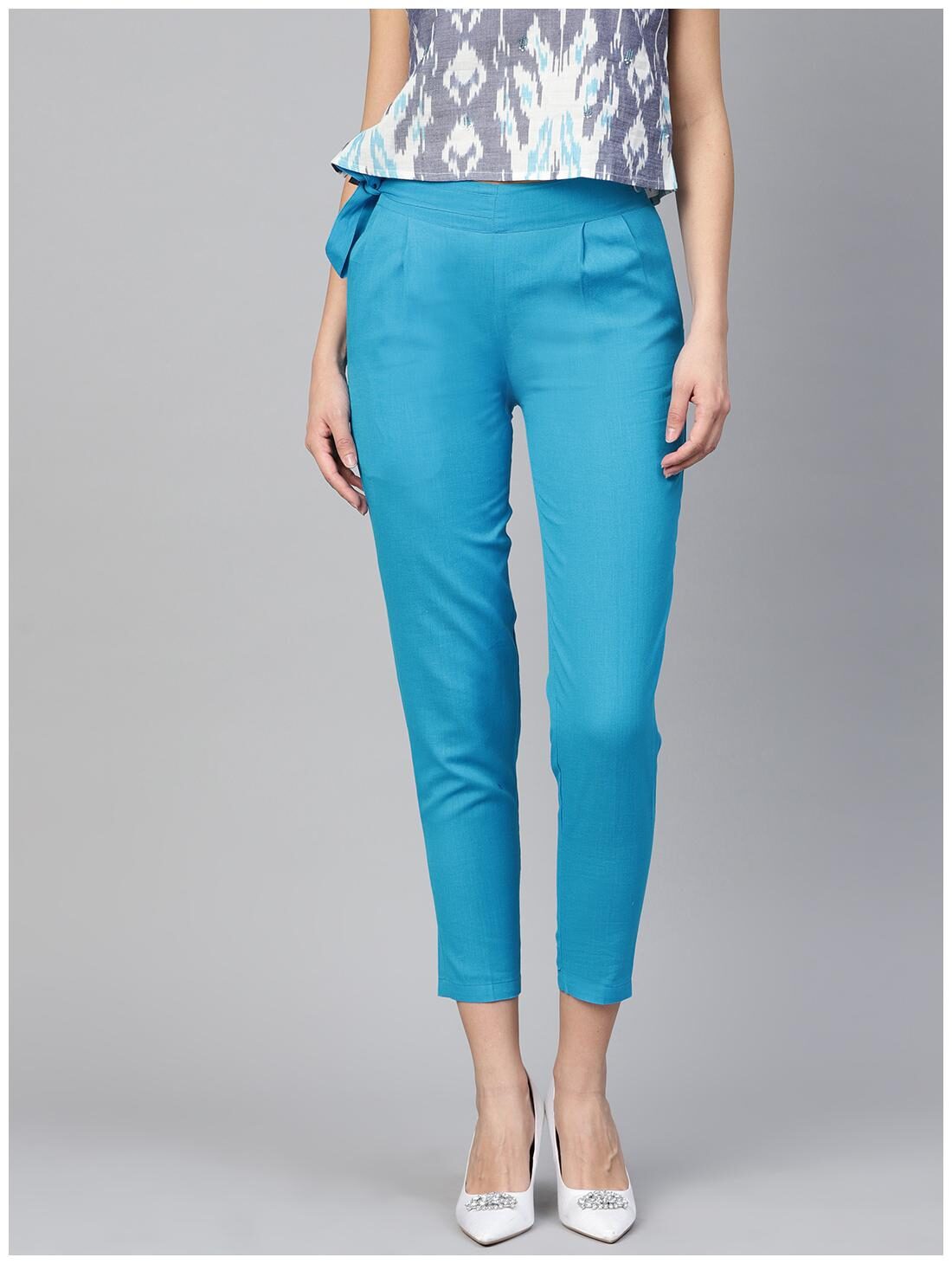 

Ivy Blue Women Turquoise Narrow fit Cropped trousers
