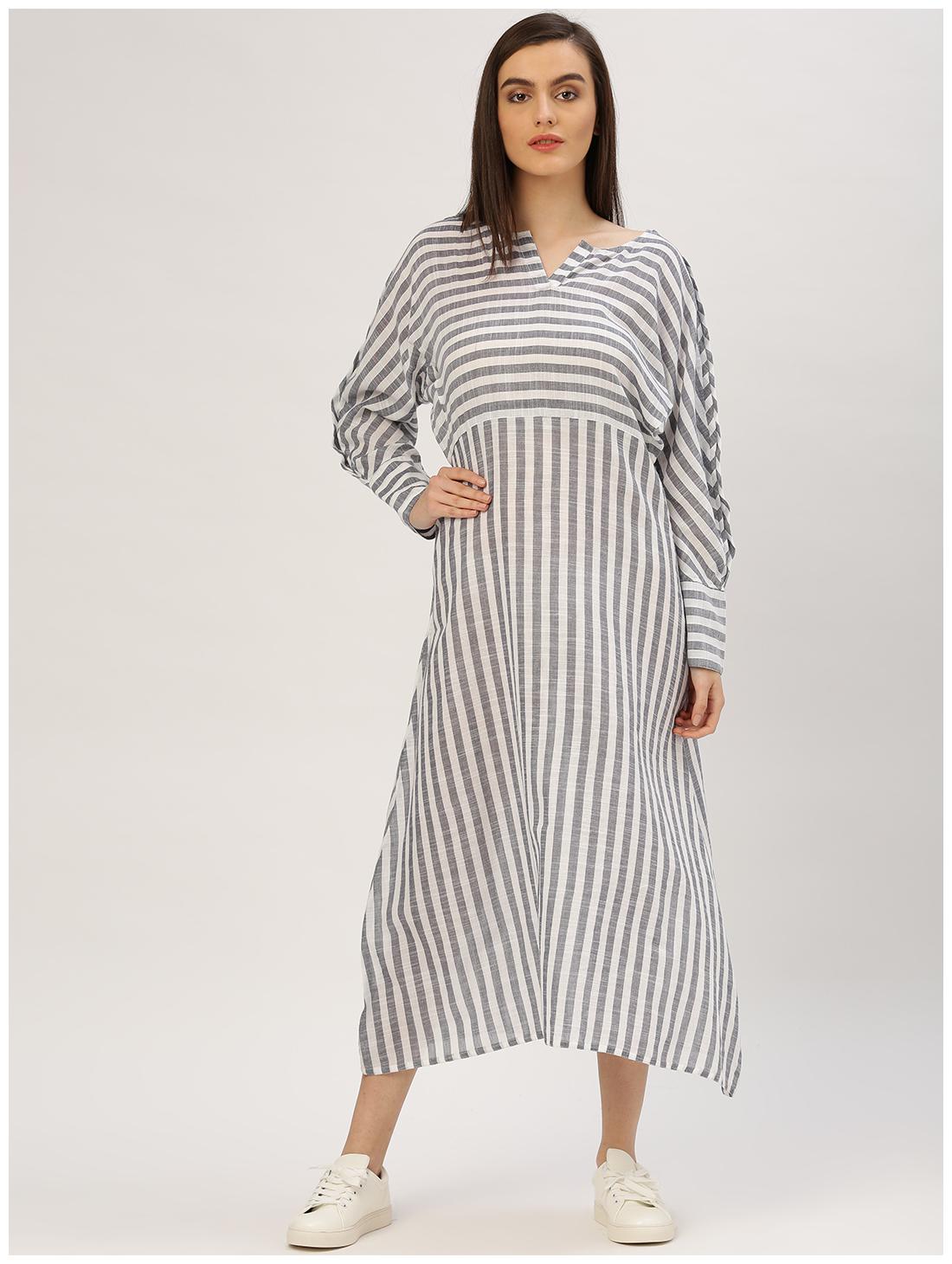 

Jaipur Kurti Women s A-Line Blue White Self Print Handloom Kimono Style Kurtis