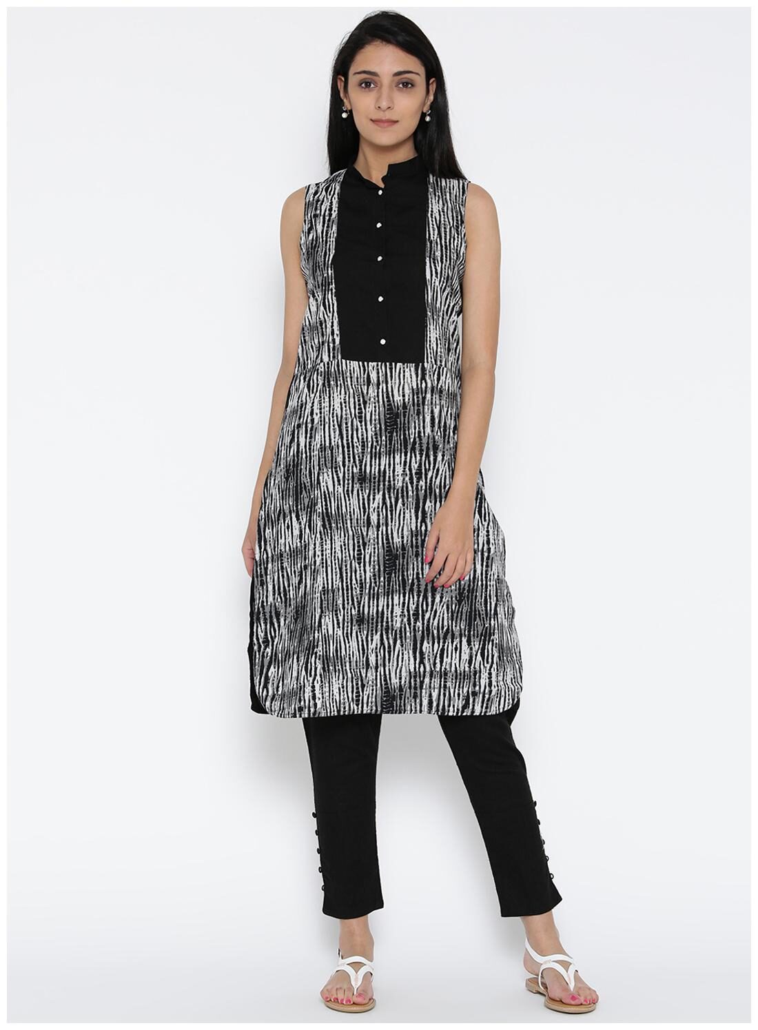 

Jaipur Kurti Women Black Striped Straight Kurti