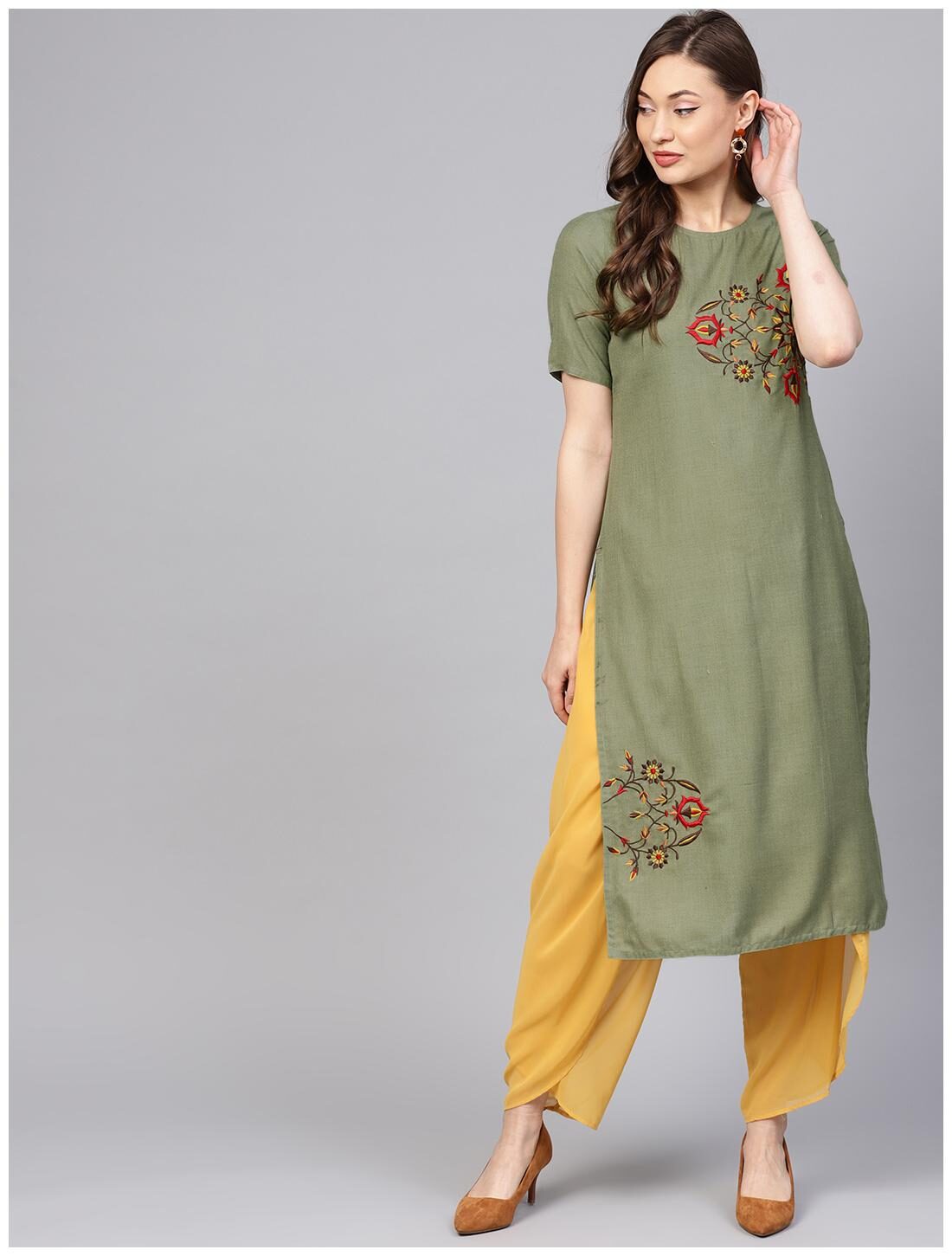 

Jaipur Kurti Women Green Solid Straight Kurti