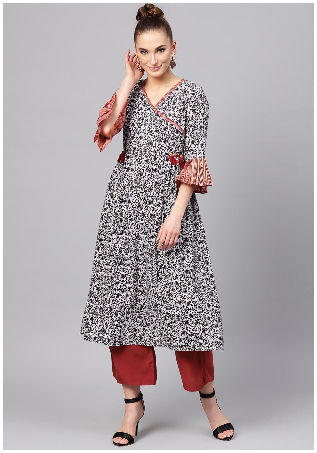 

Jaipur kurti Cotton Medium Floral Kurta Black White color
