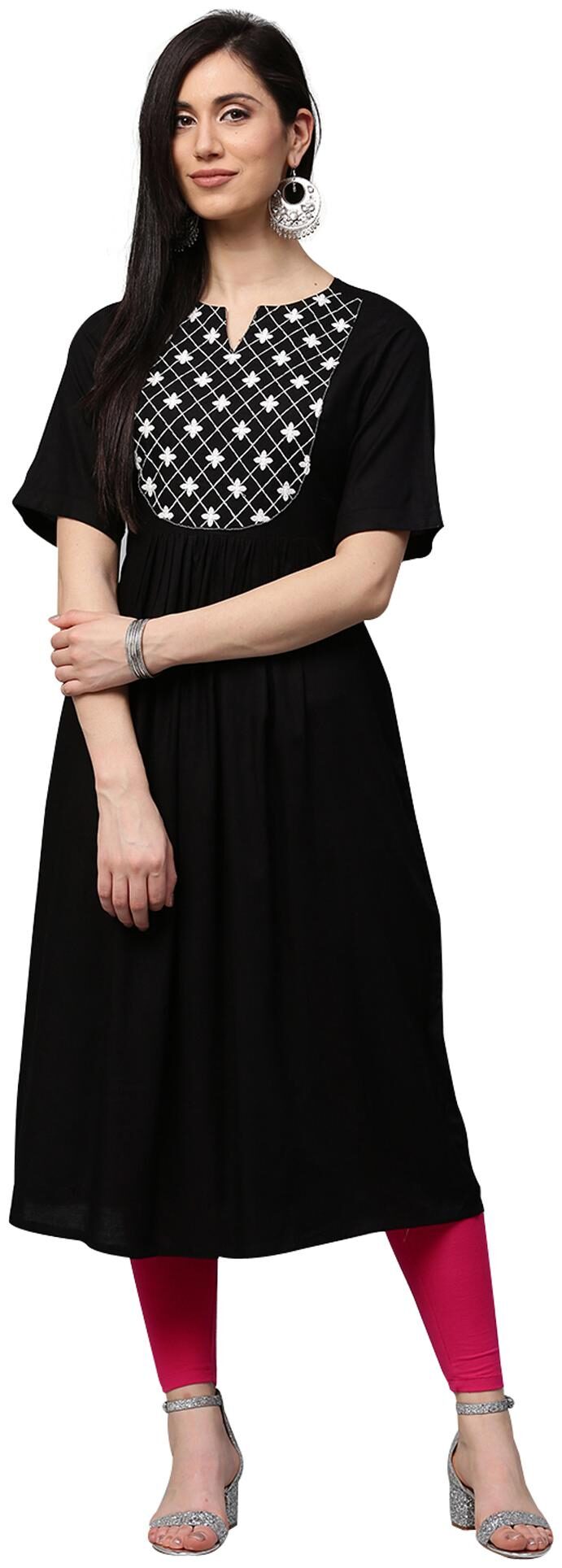 

Jaipur Kurti Women Black Solid Straight Kurti