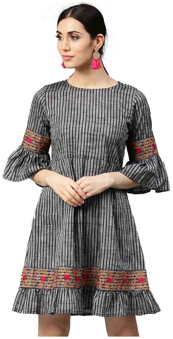 

Jaipur Kurti Women Dark Grey Embroidered Straight Handloom Fusion Kurti