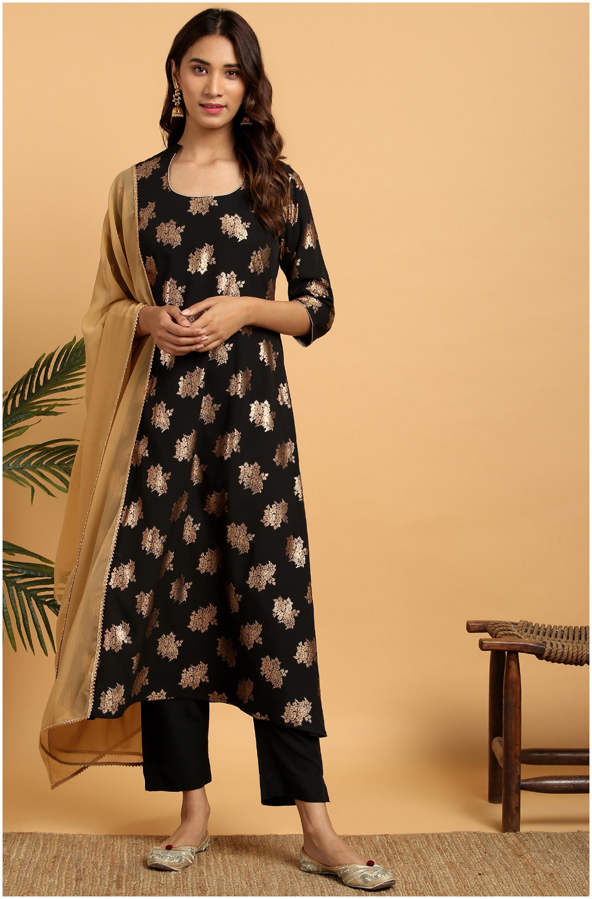 

Janasya Crepe Black Floral Kurta Pants With Dupatta For Women