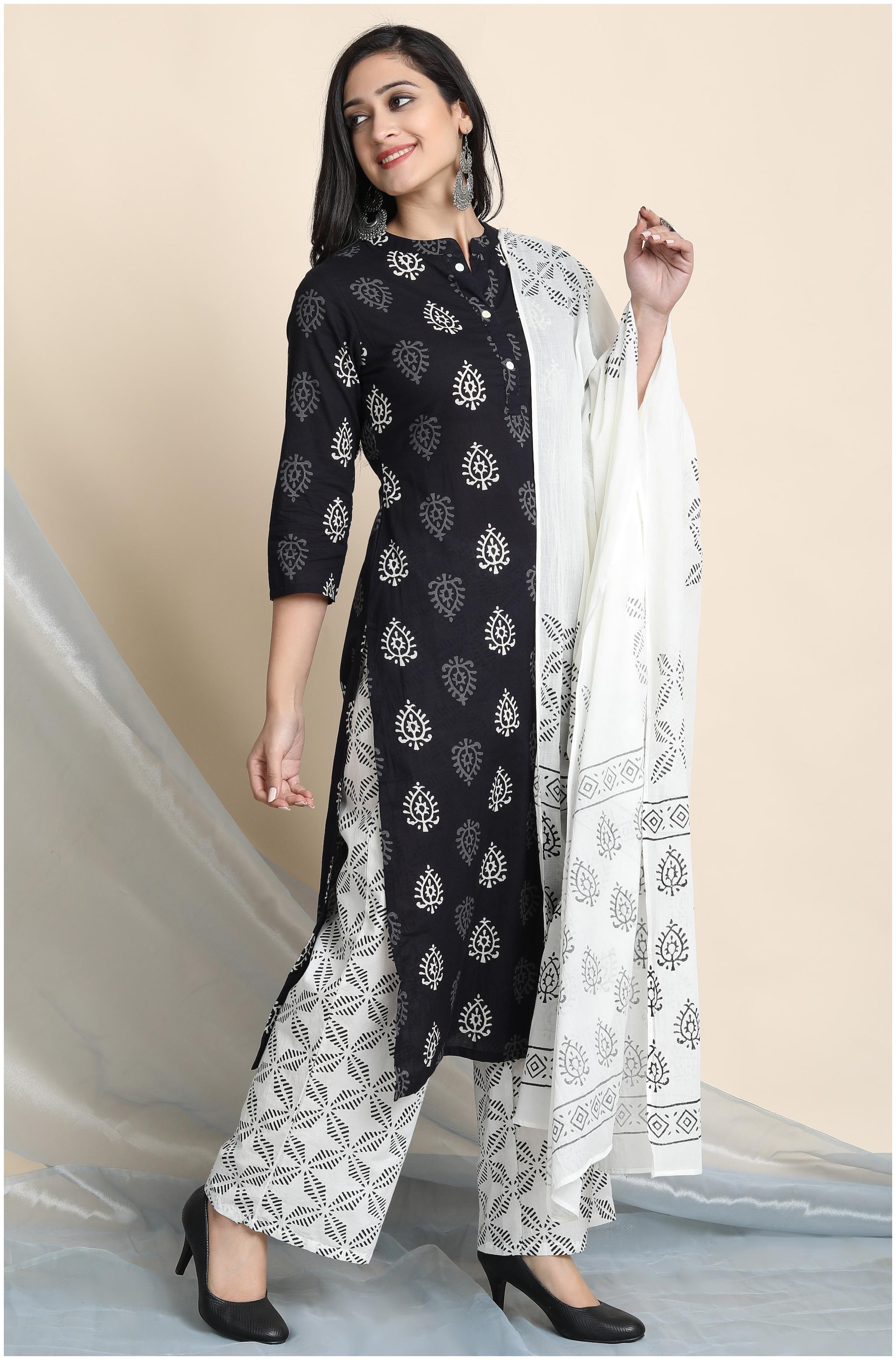 

Janasya Women Black White Printed Straight Kurta With Palazzo And Dupatta