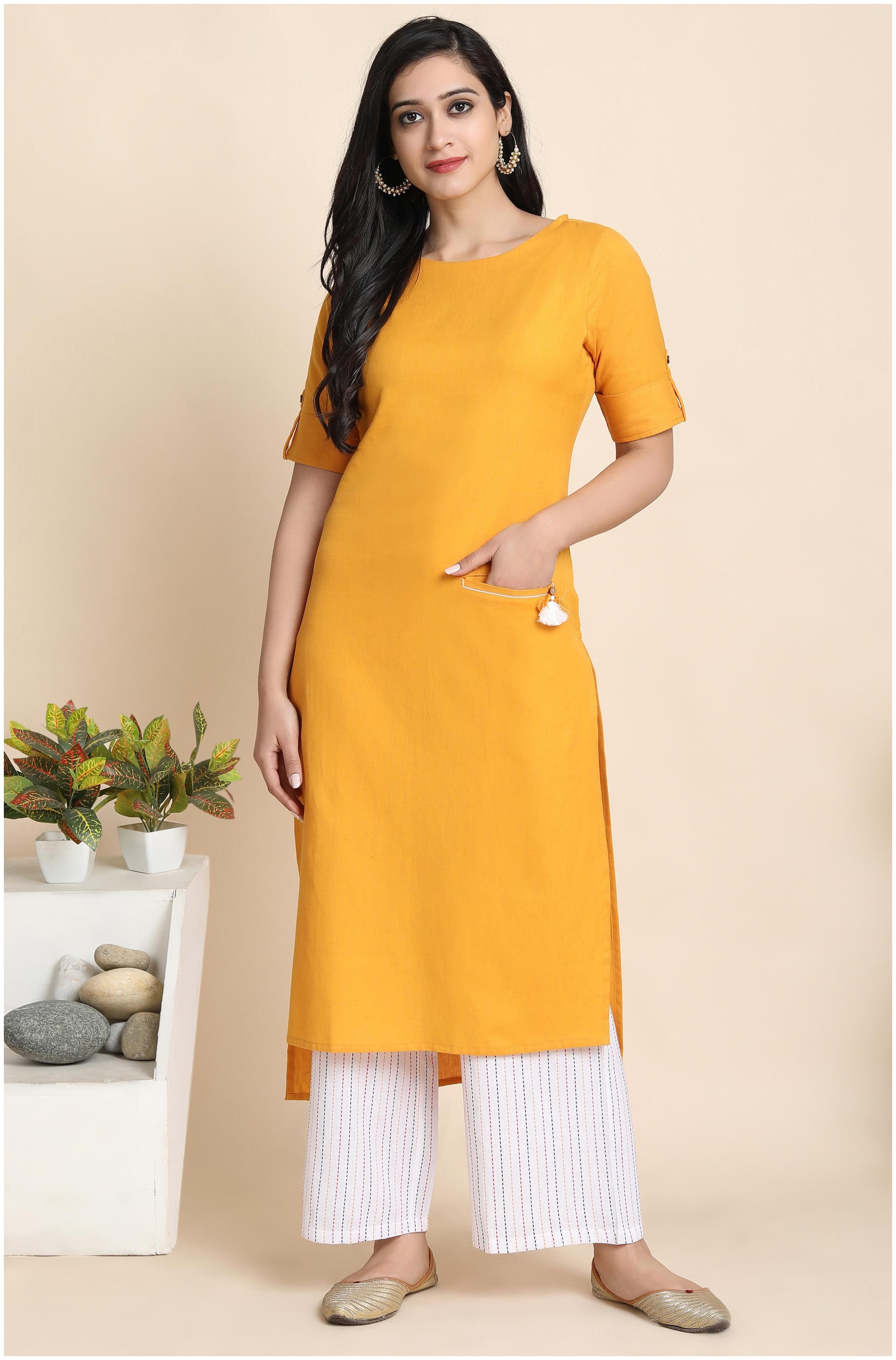 

Janasya Women Yellow Solid Straight Kurta With Palazzo
