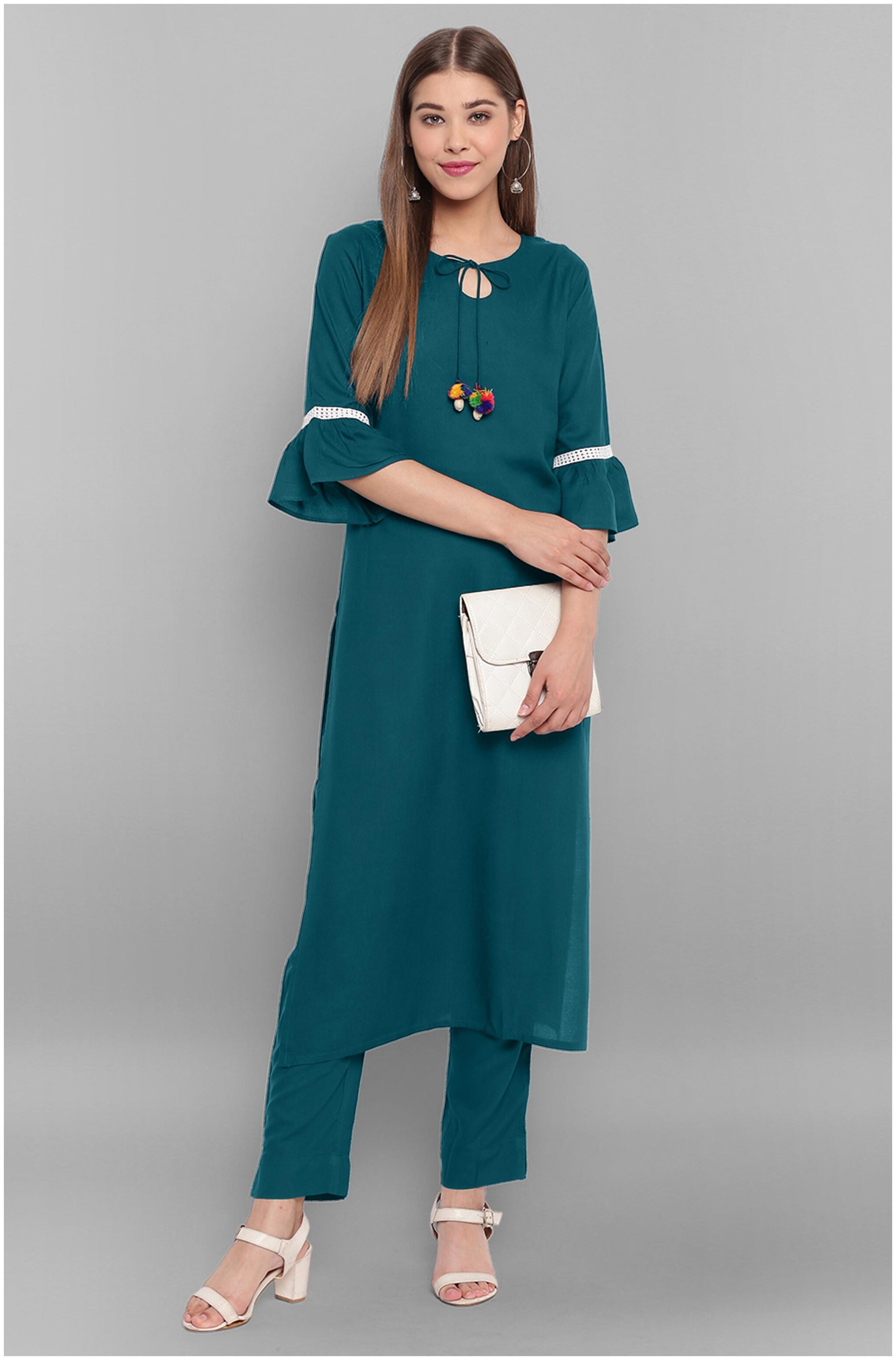 

Janasya Women Turquoise Solid Straight Kurta With Pants