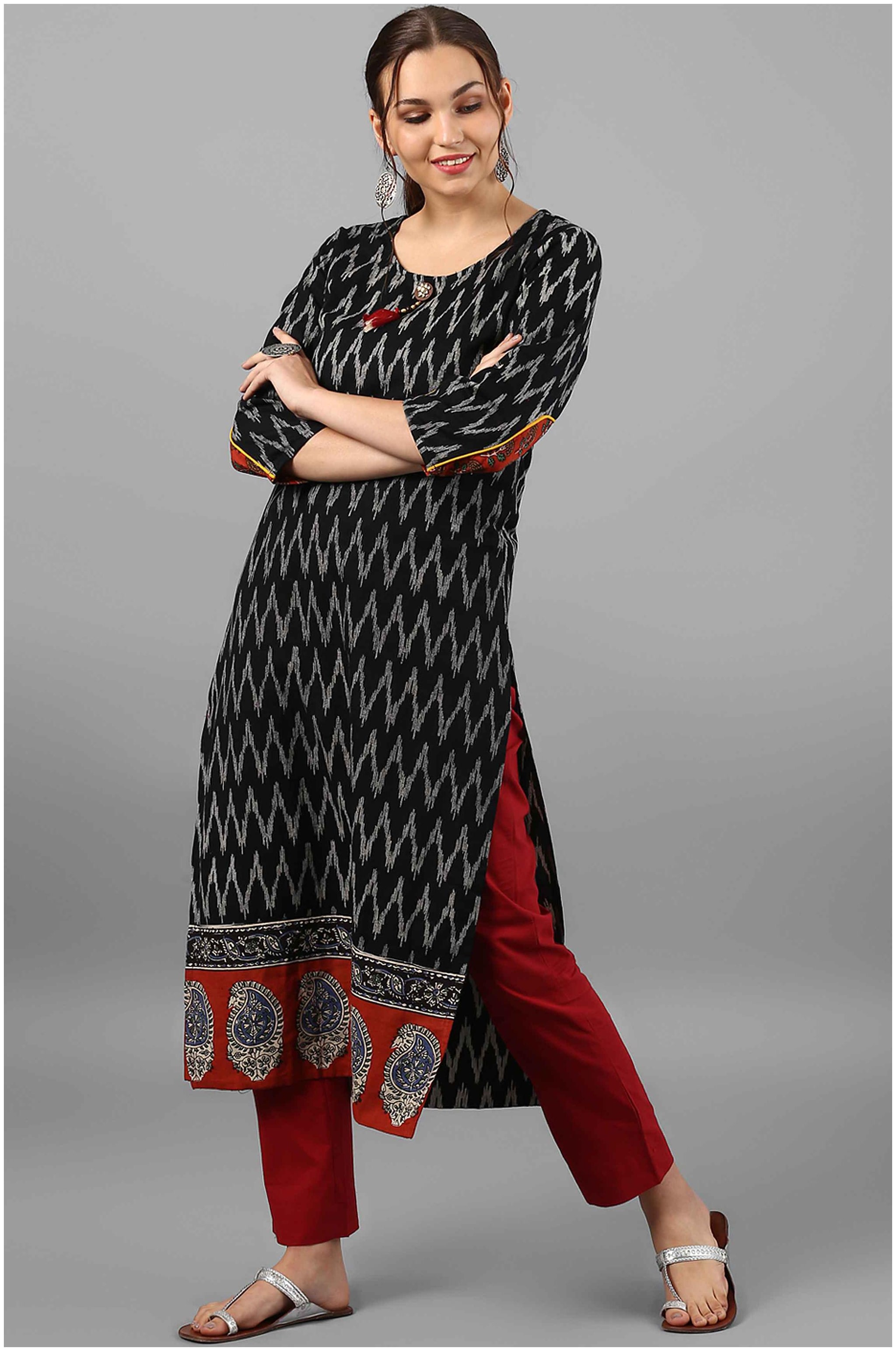 

Janasya Women Black Printed Straight Kurta