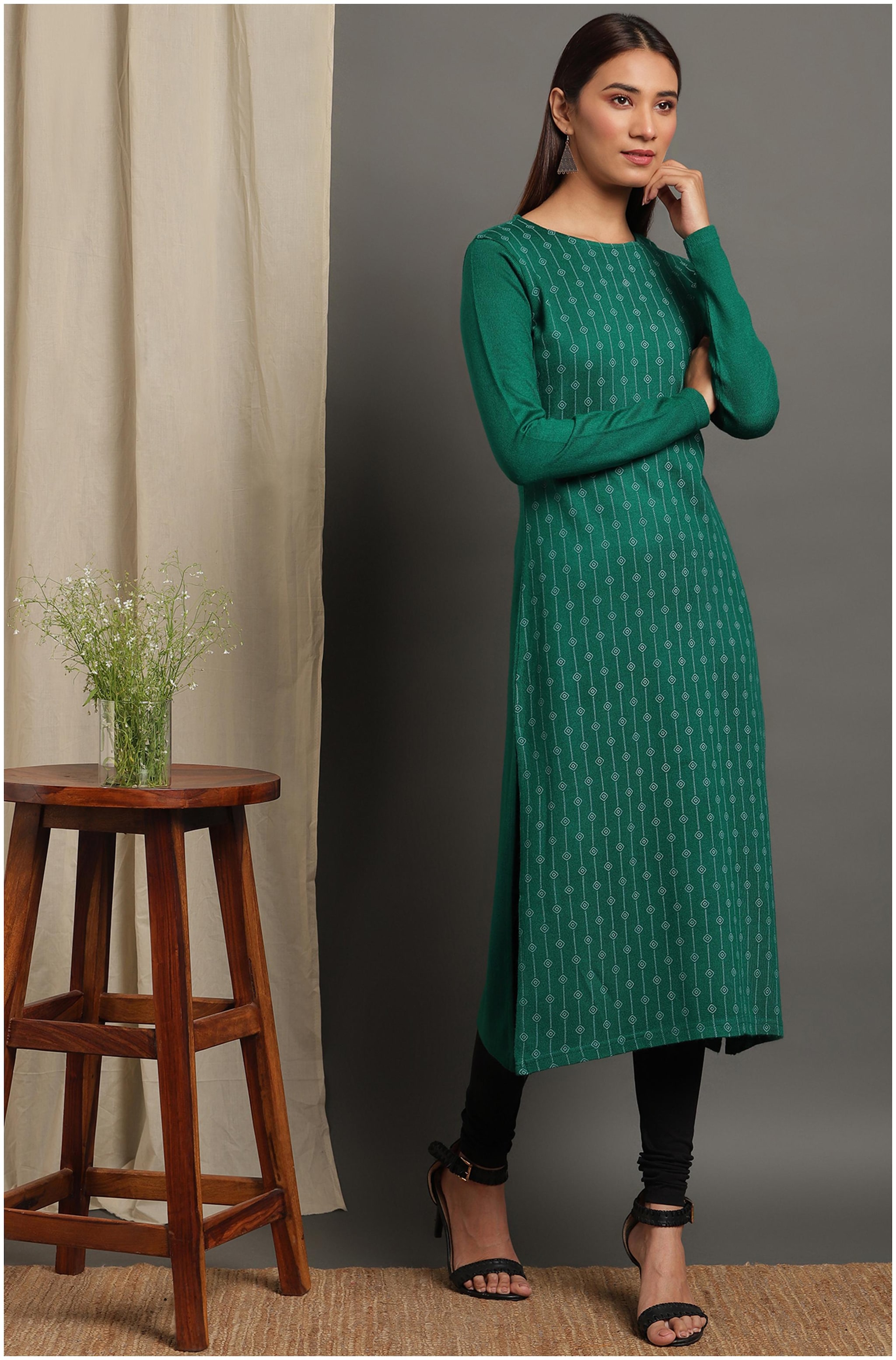 

Janasya Women Green Geometric Straight Kurta