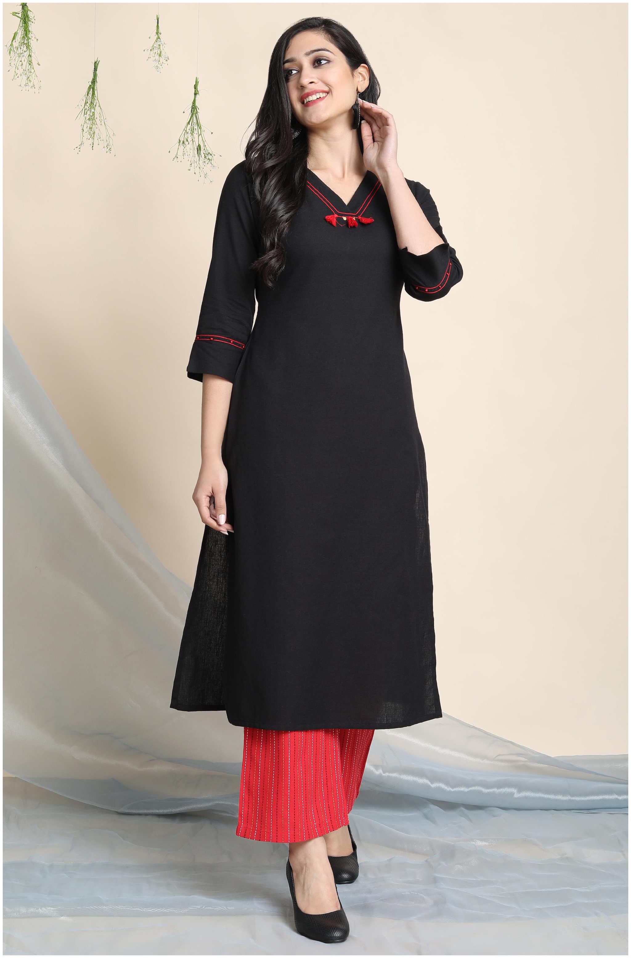 

Janasya Women Black Solid Straight Kurta With Palazzo