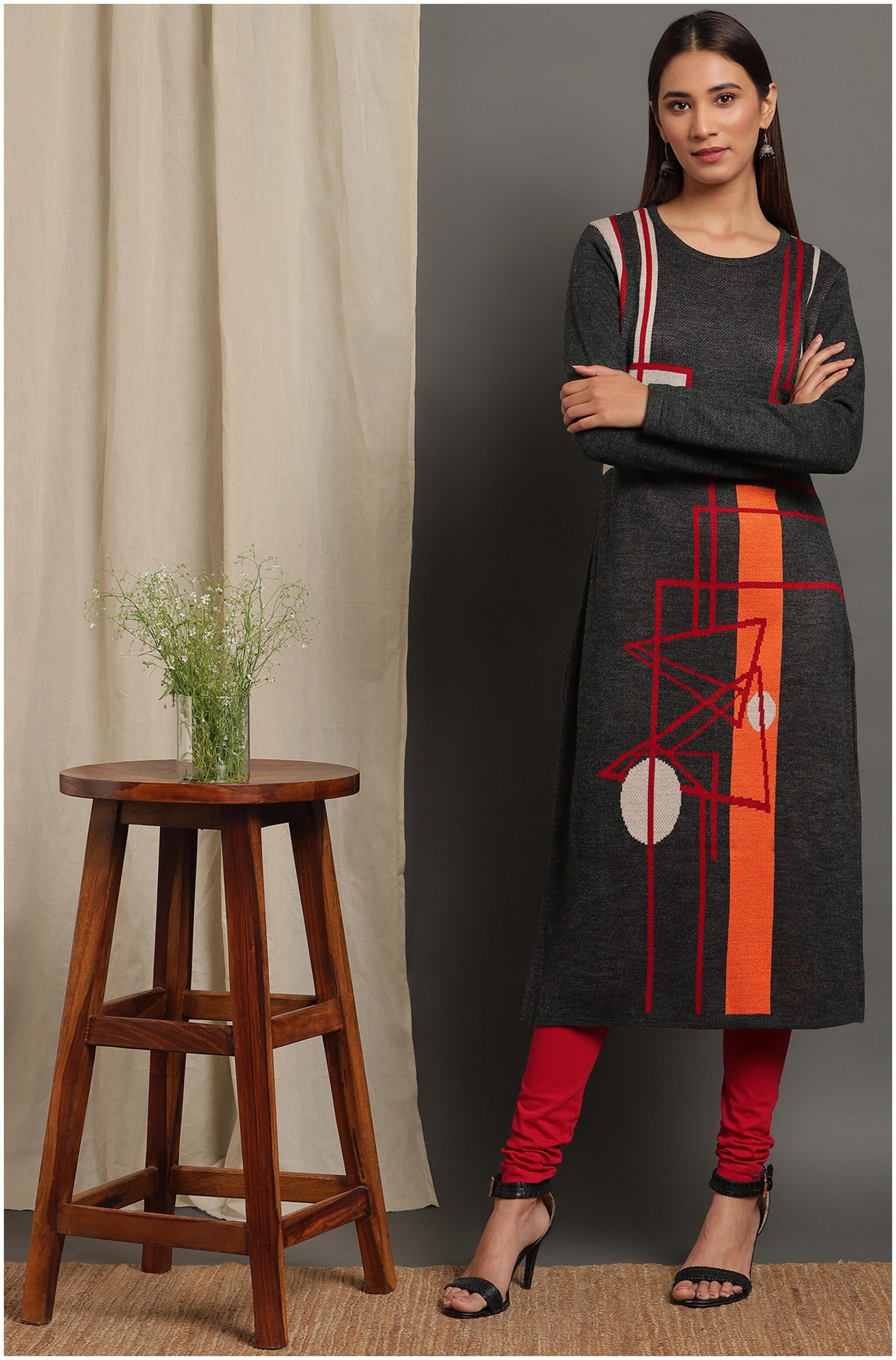 

Janasya Women Grey Geometric Straight Kurta