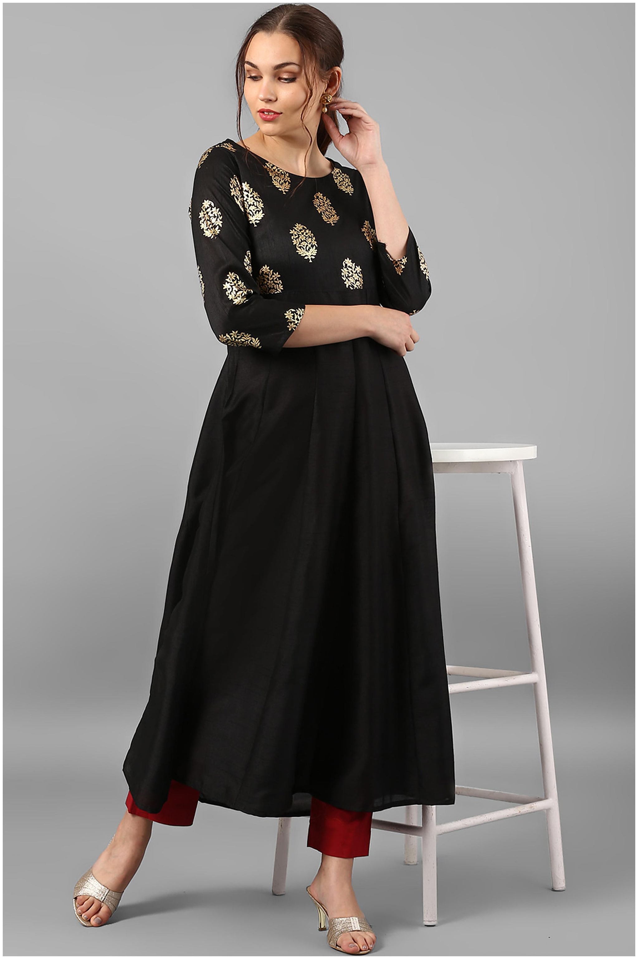 

Janasya Women Black Solid Anarkali Kurta