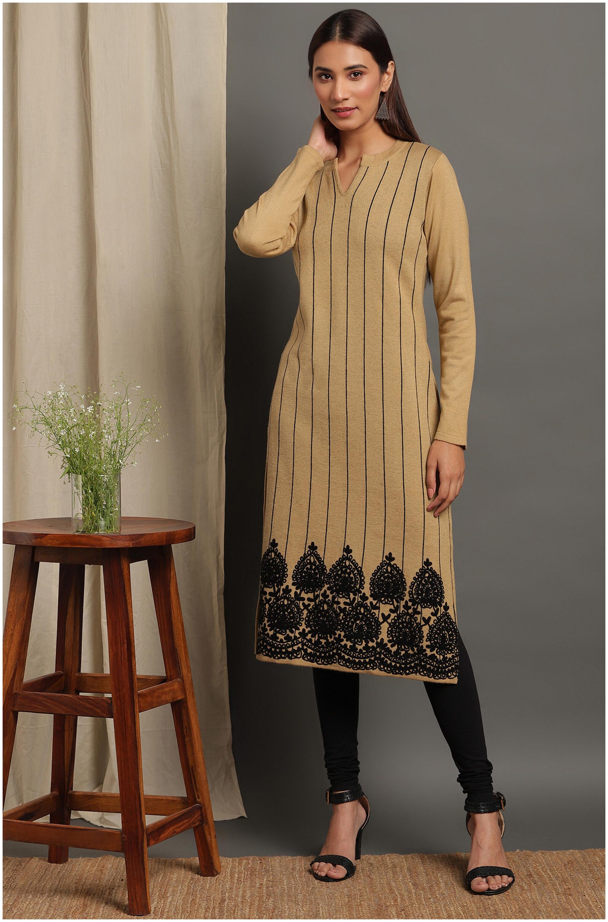 

Janasya Women Beige Embroidered Straight Kurta