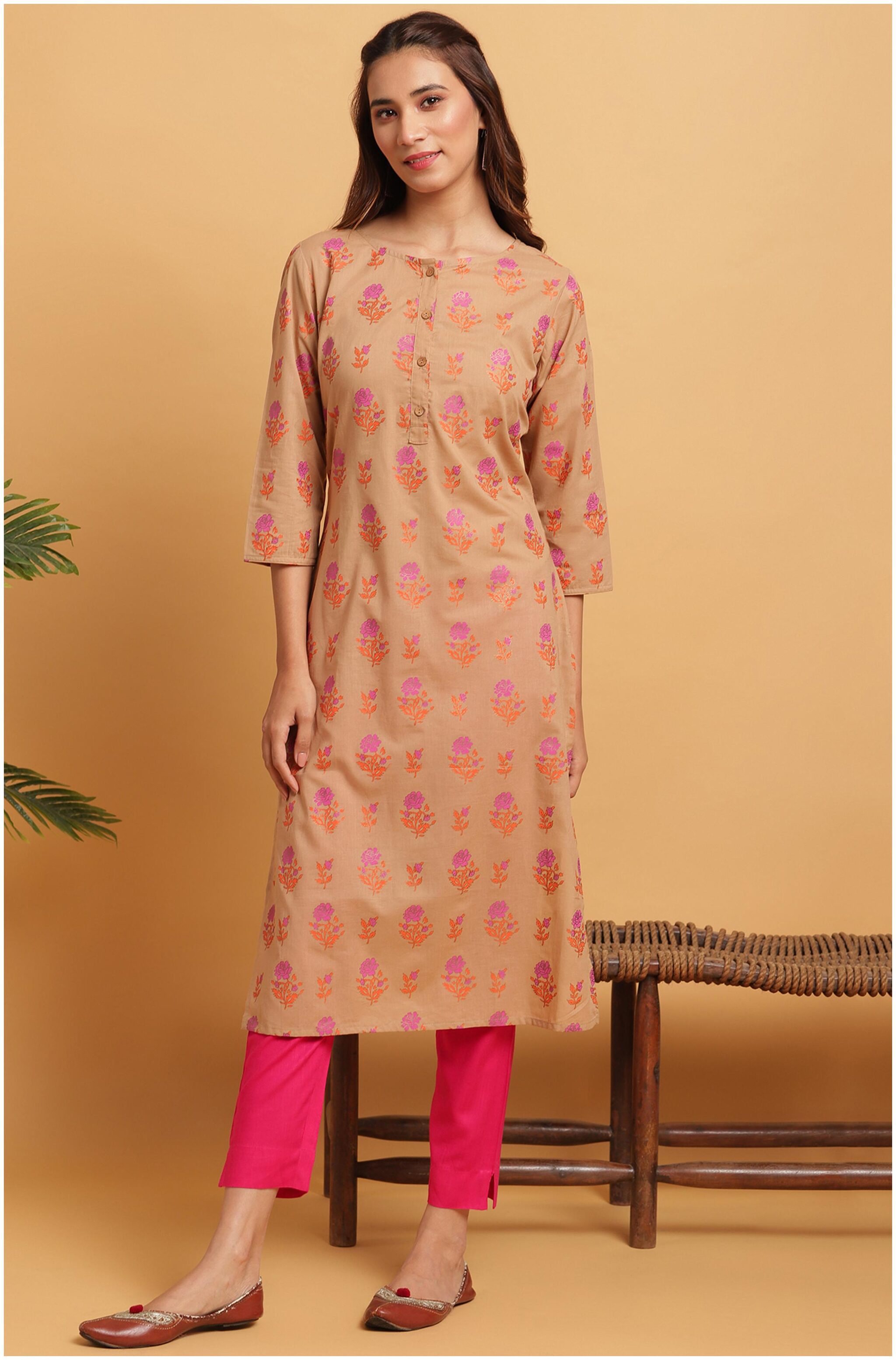

Janasya Women Brown Floral Straight Kurta