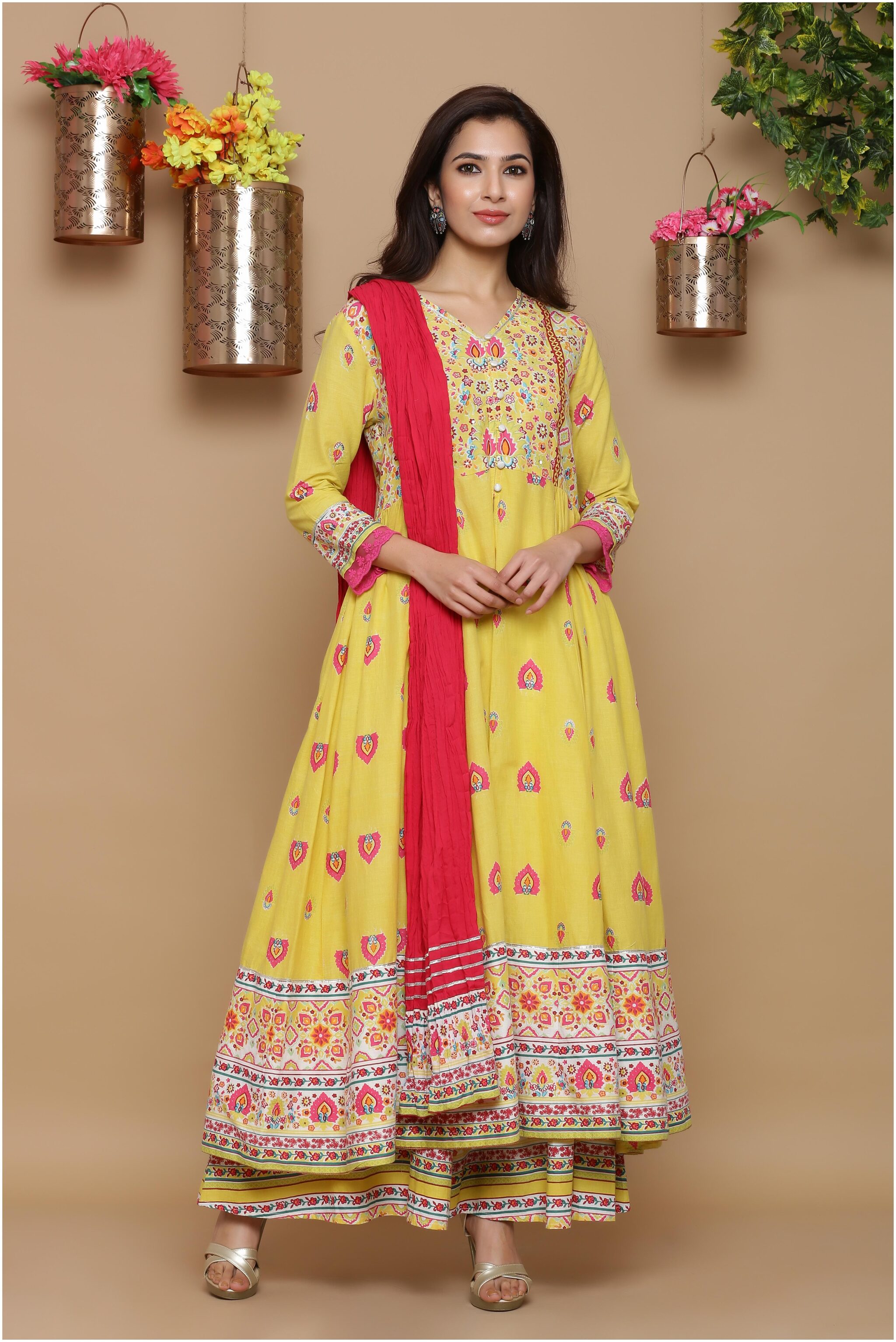 

Juniper Women Yellow Ethnic Motifs High Slit Kurta