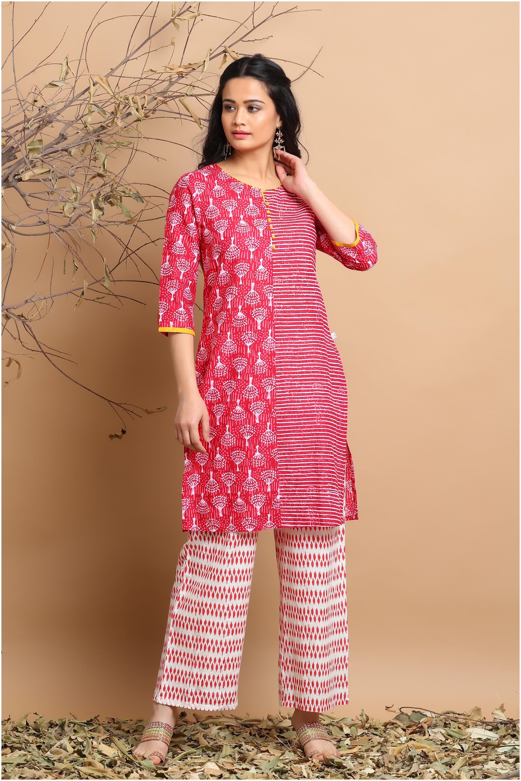 

Juniper Women Pink Floral Straight Kurta