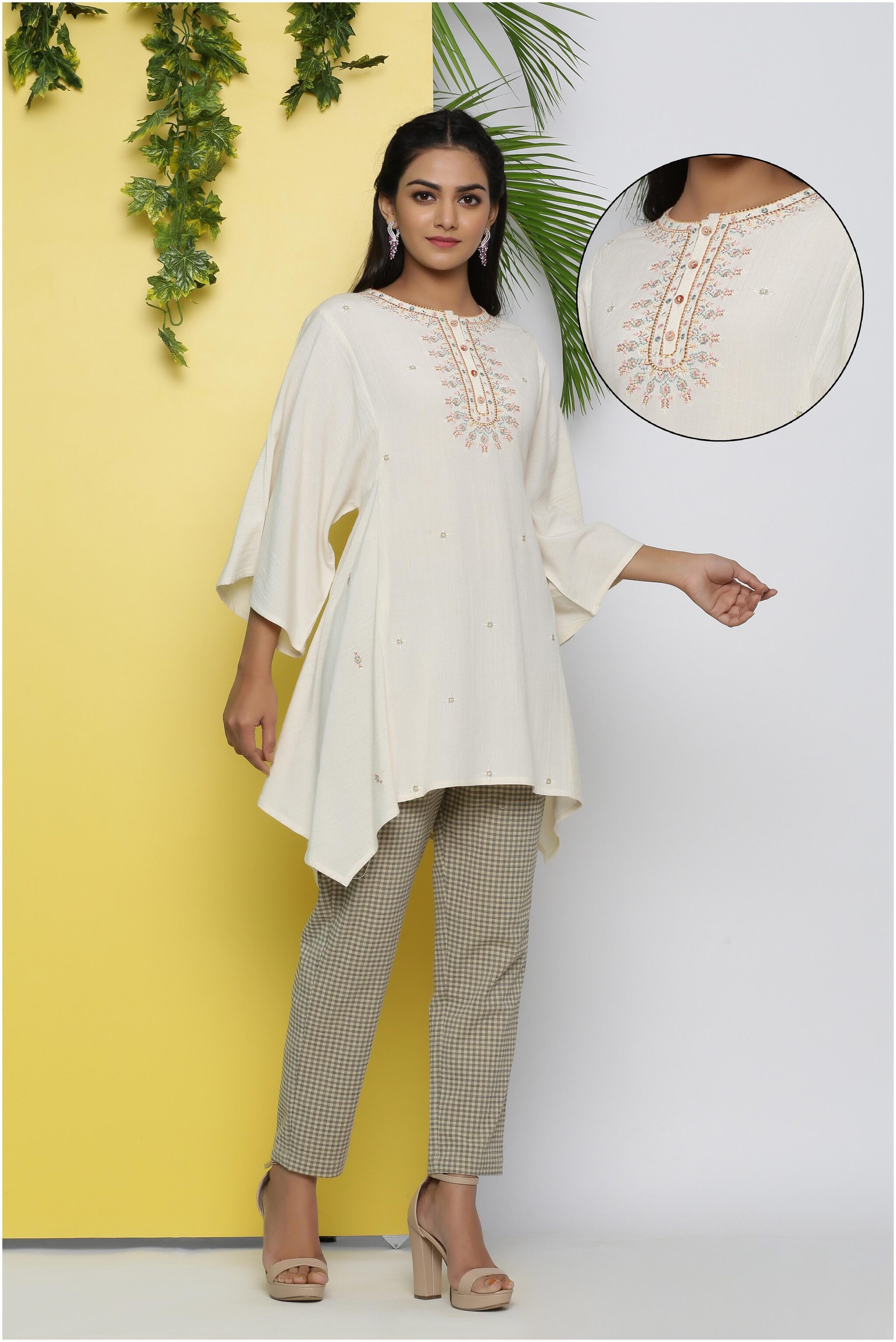 

Juniper Women Embroidered Kaftan - White