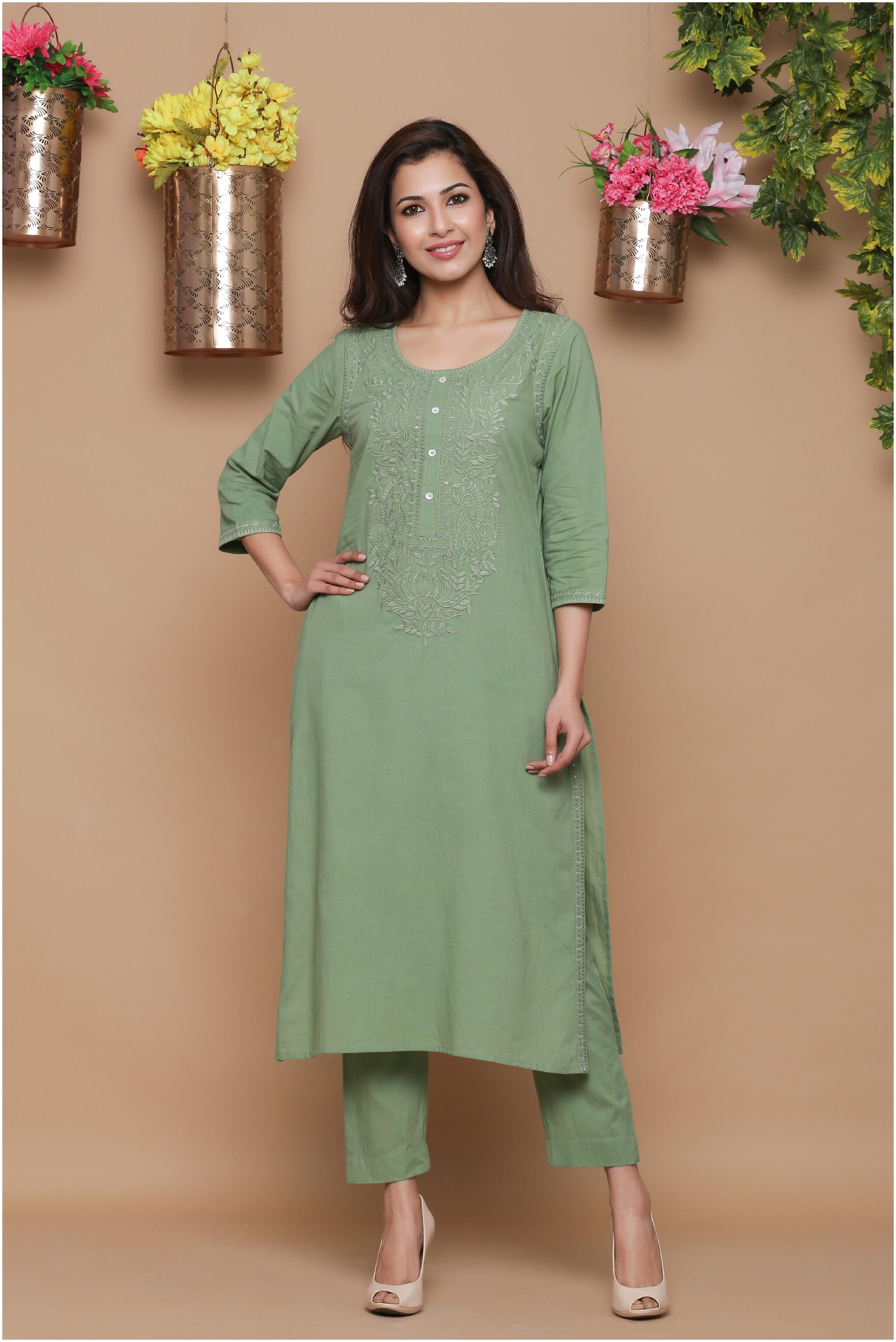 

Juniper Women Cambric Kurta With Pants (Green)