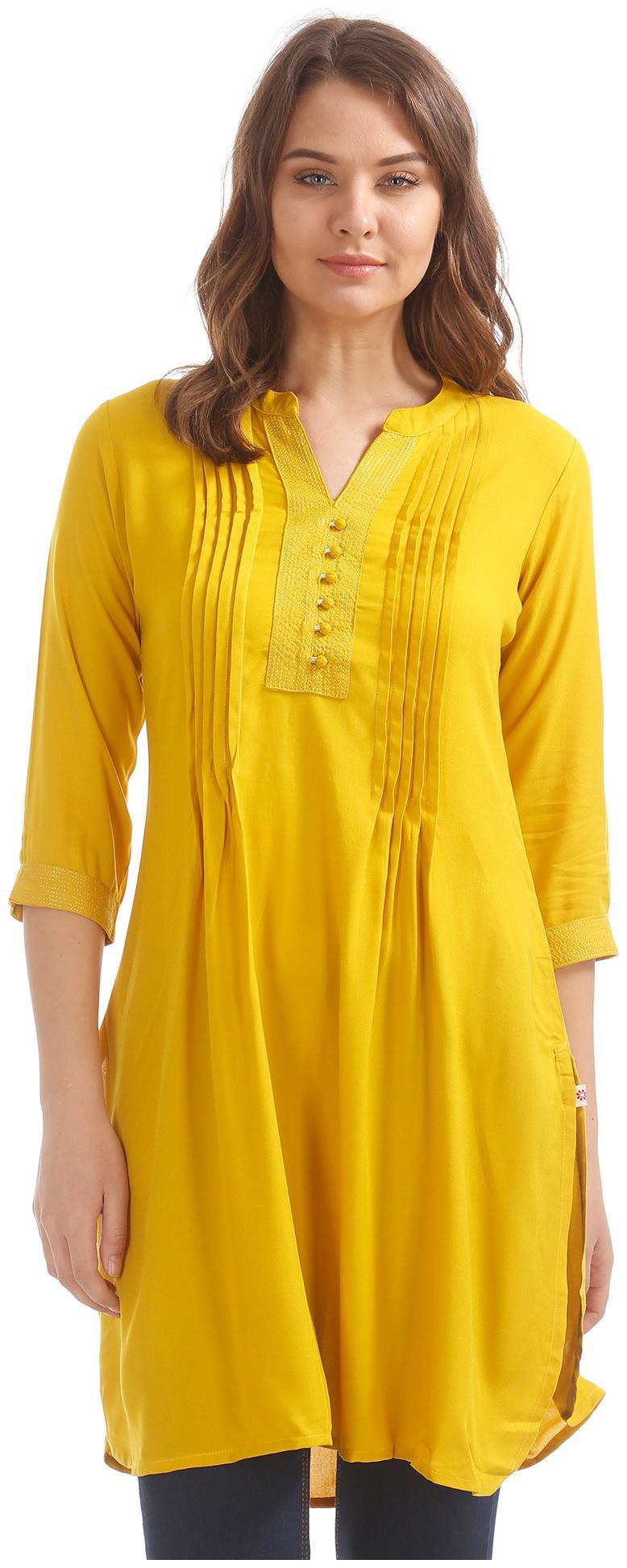 

Karigari Women Yellow Solid Straight Kurta