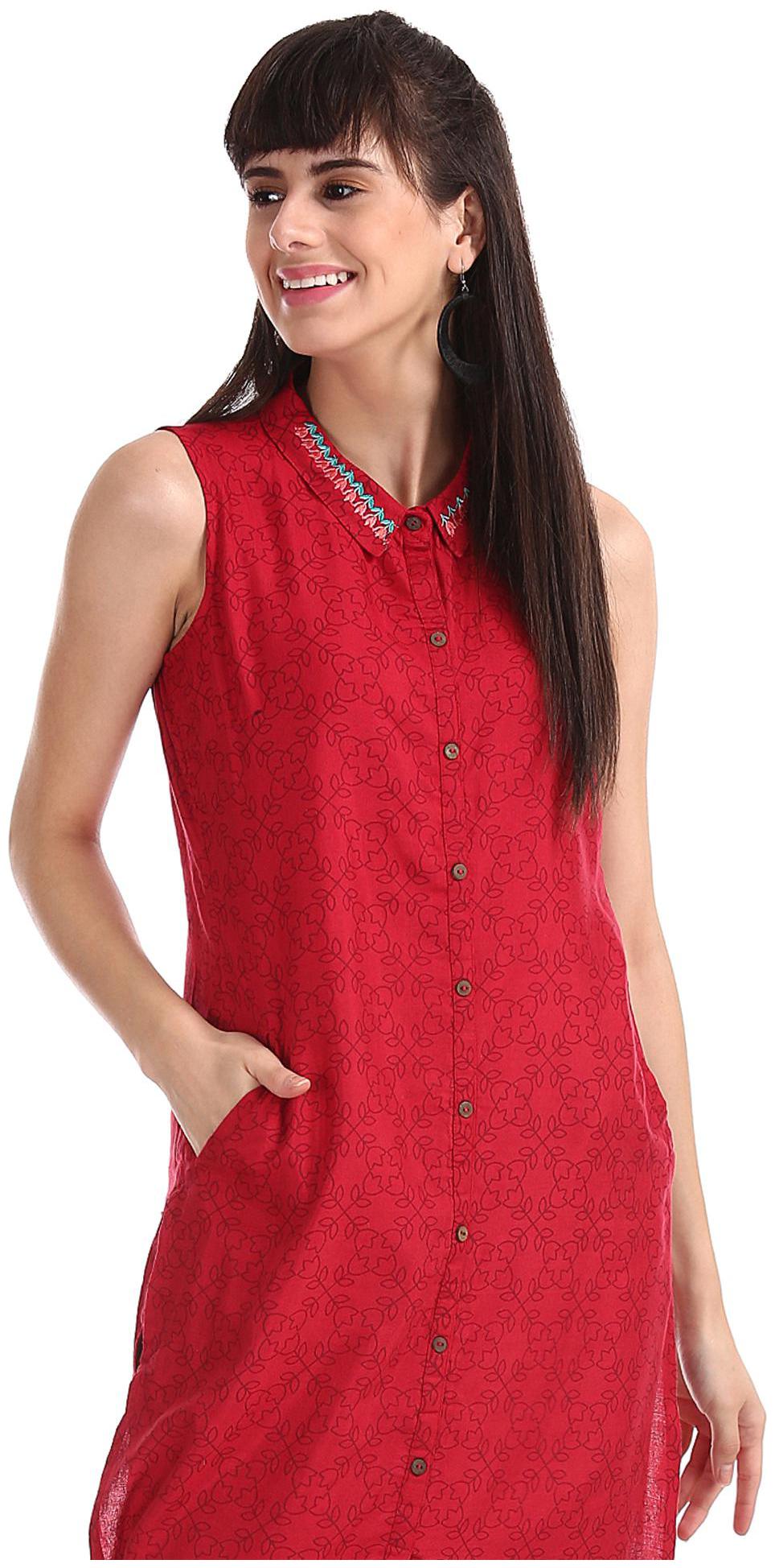 

Karigari Women Red Printed Straight Kurta
