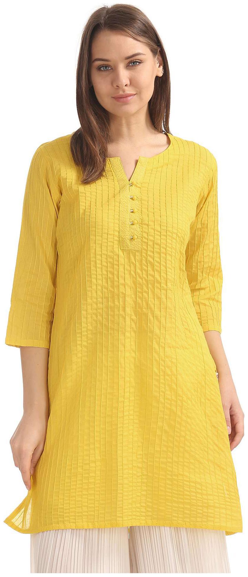 

Karigari Women Yellow Solid Straight Kurta