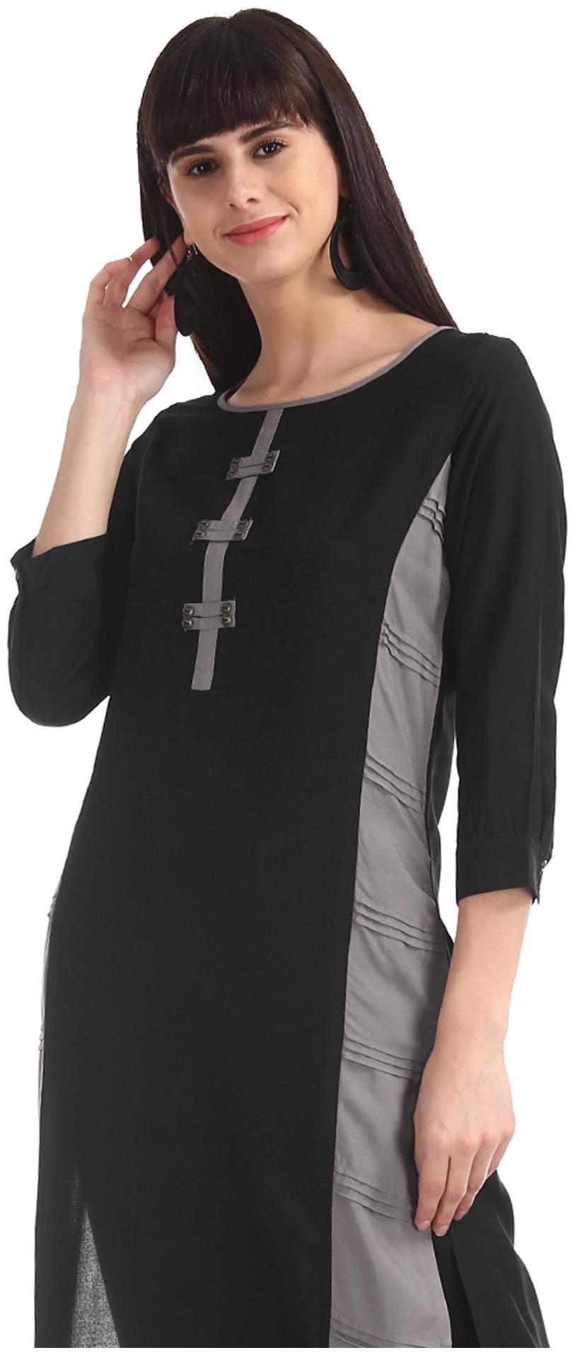 

Karigari Women Black Colorblocked Straight Kurta