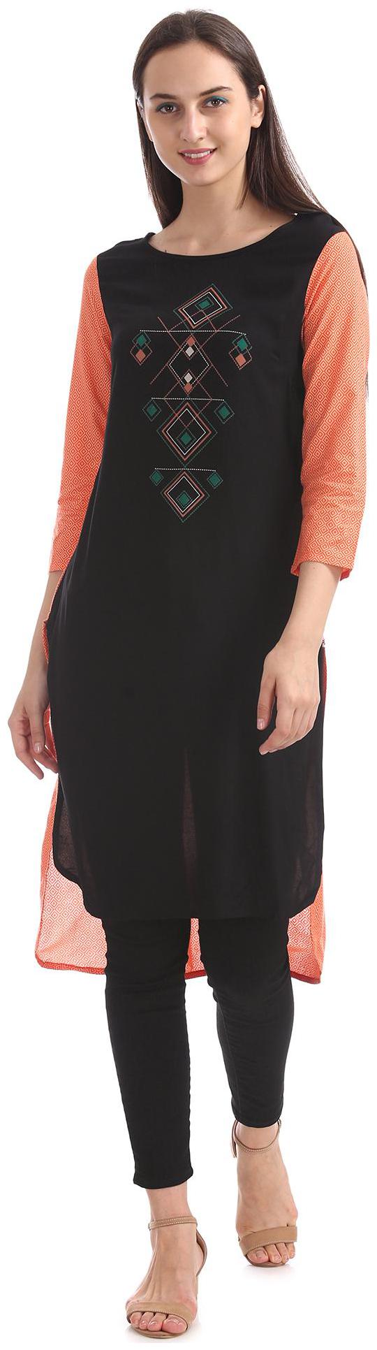 

Karigari Women Black Colorblocked Straight Kurta