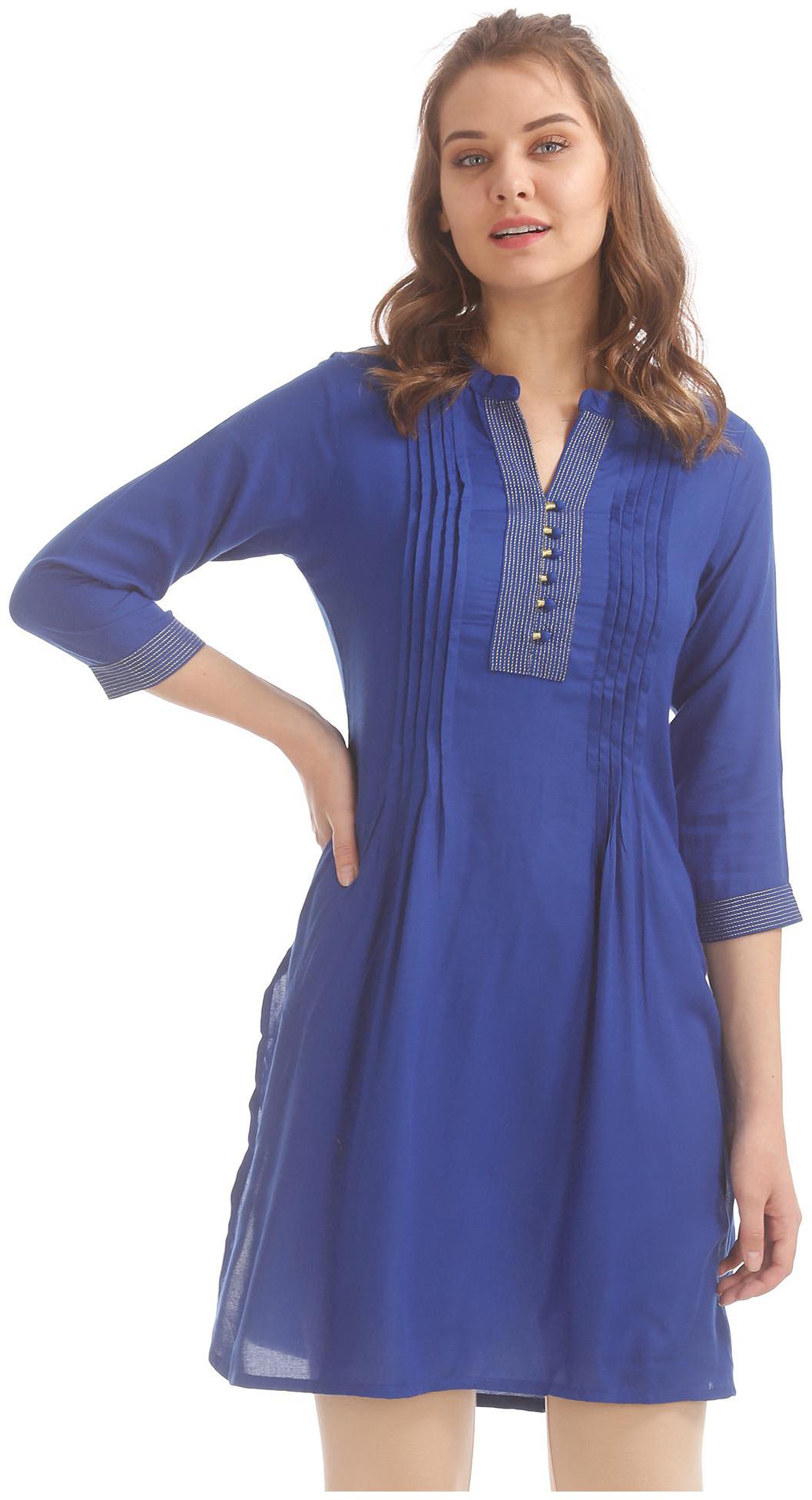 

Karigari Women Blue Solid Straight Kurta