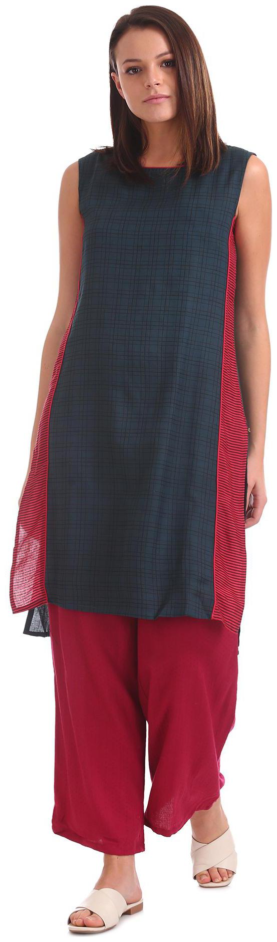 

Karigari Women Green Colorblocked Straight Kurta