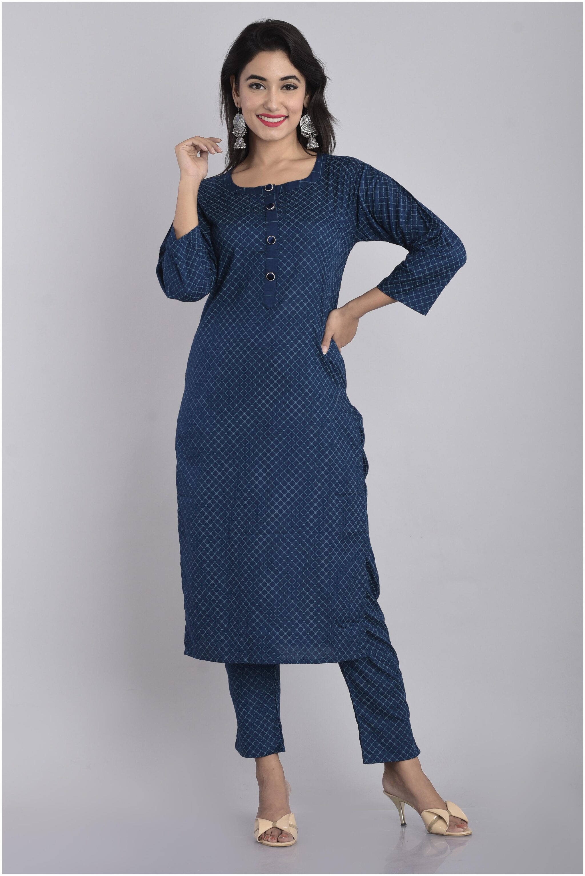 

KASHISHIYA Women Blue Printed Straight Kurta With Pants