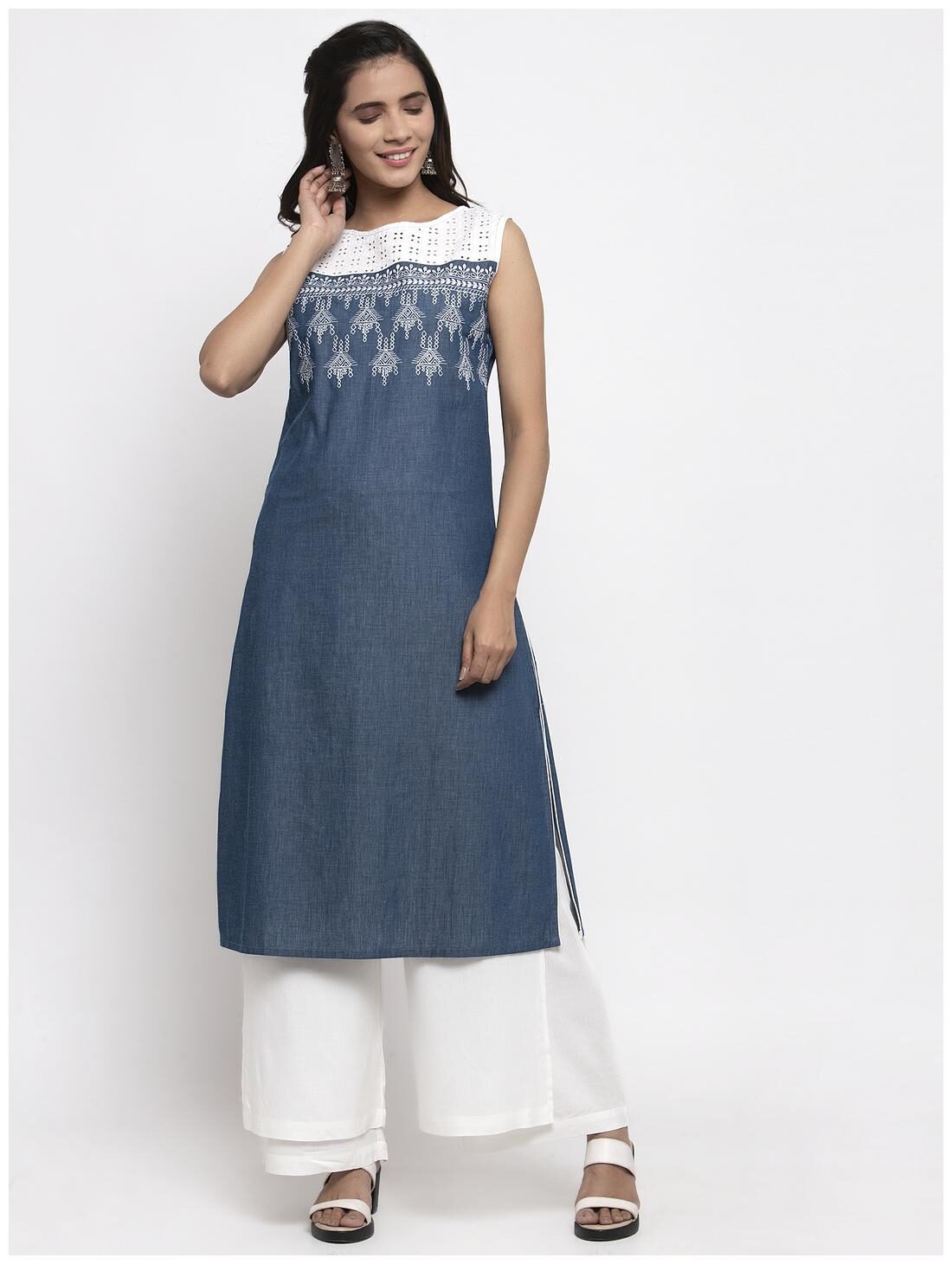 

KIAASA Women Blue Embroidered Straight Kurta