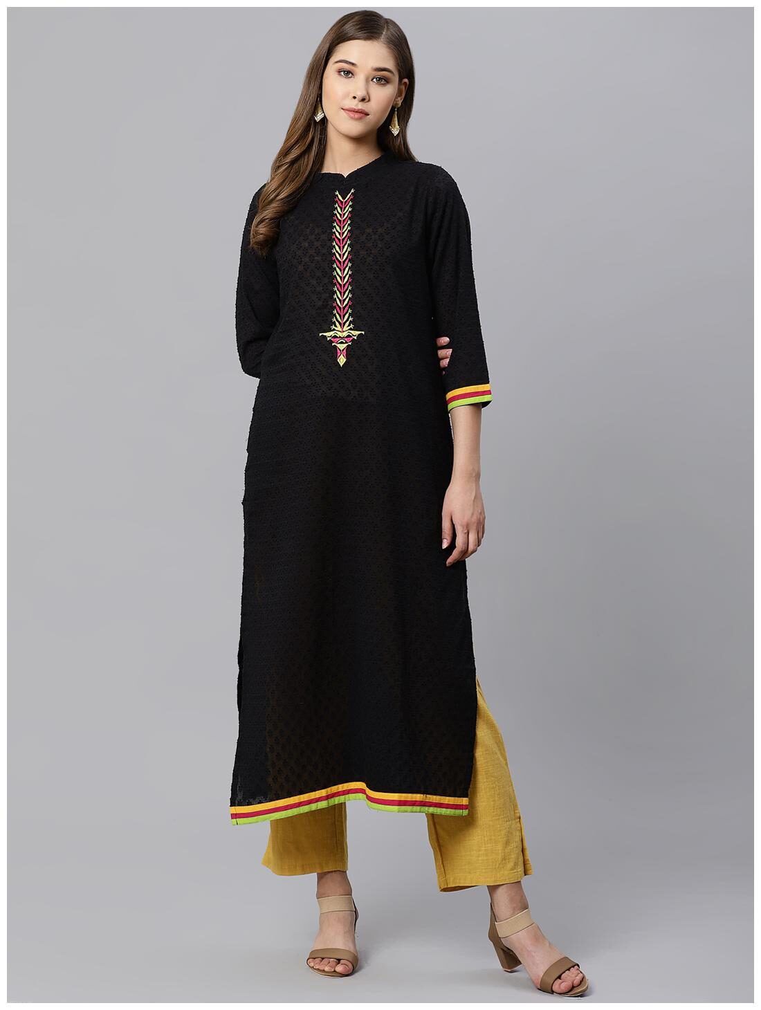 

KIAASA Women Black Embroidered Straight Kurta