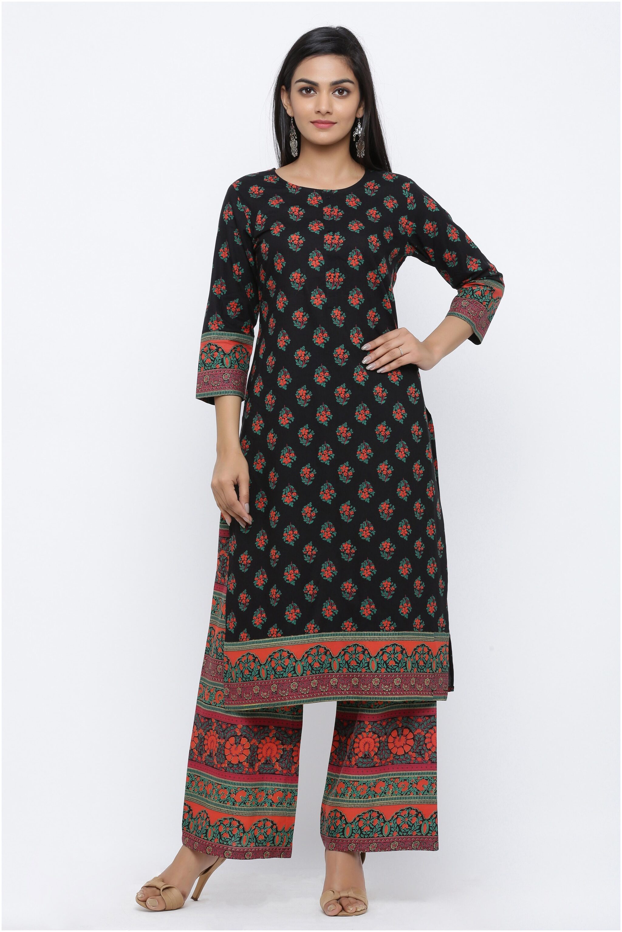 

KIPEK Women Black Floral High Slit Kurta With Palazzo