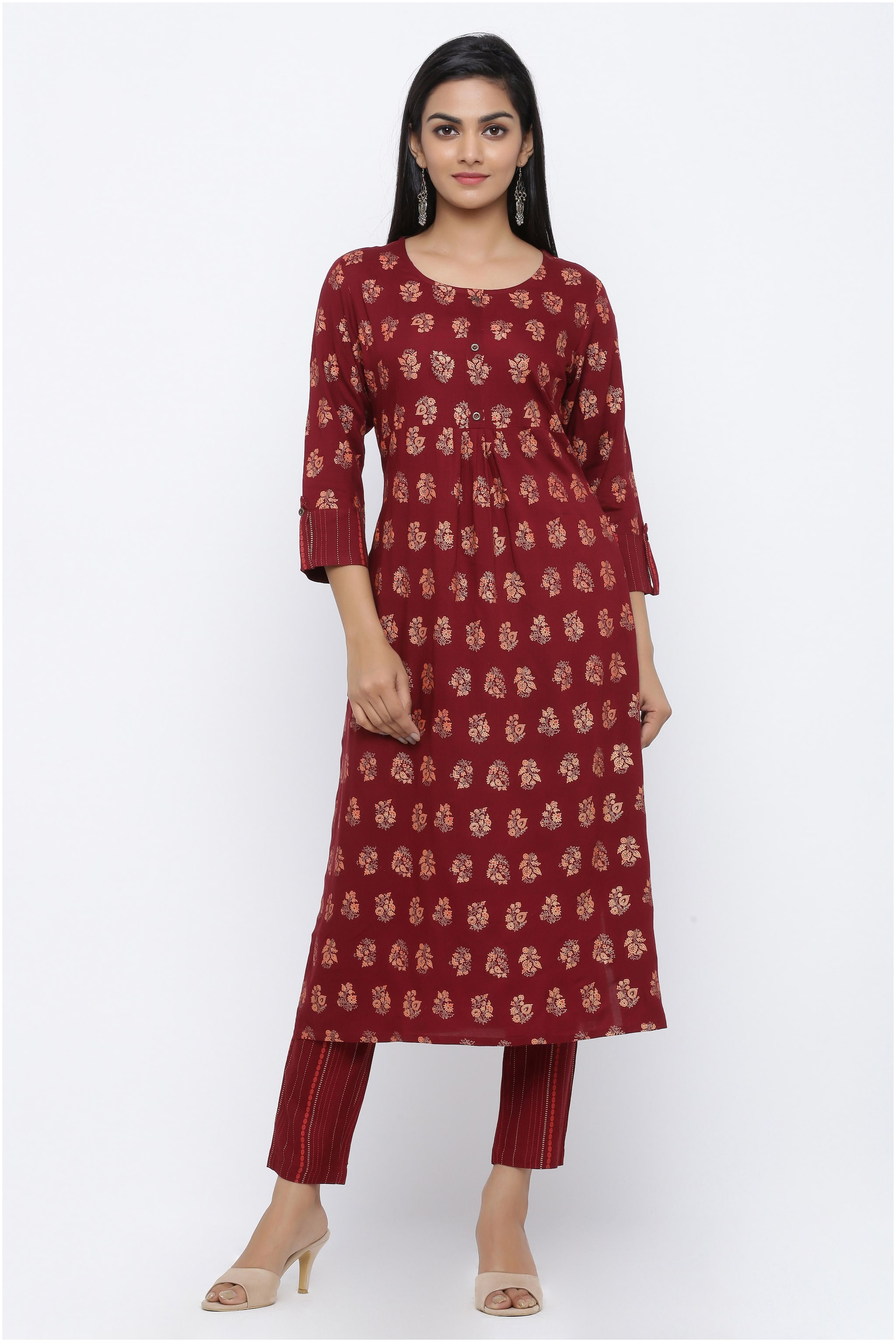 

KIPEK Women Wine Floral High Slit Kurta With Pants