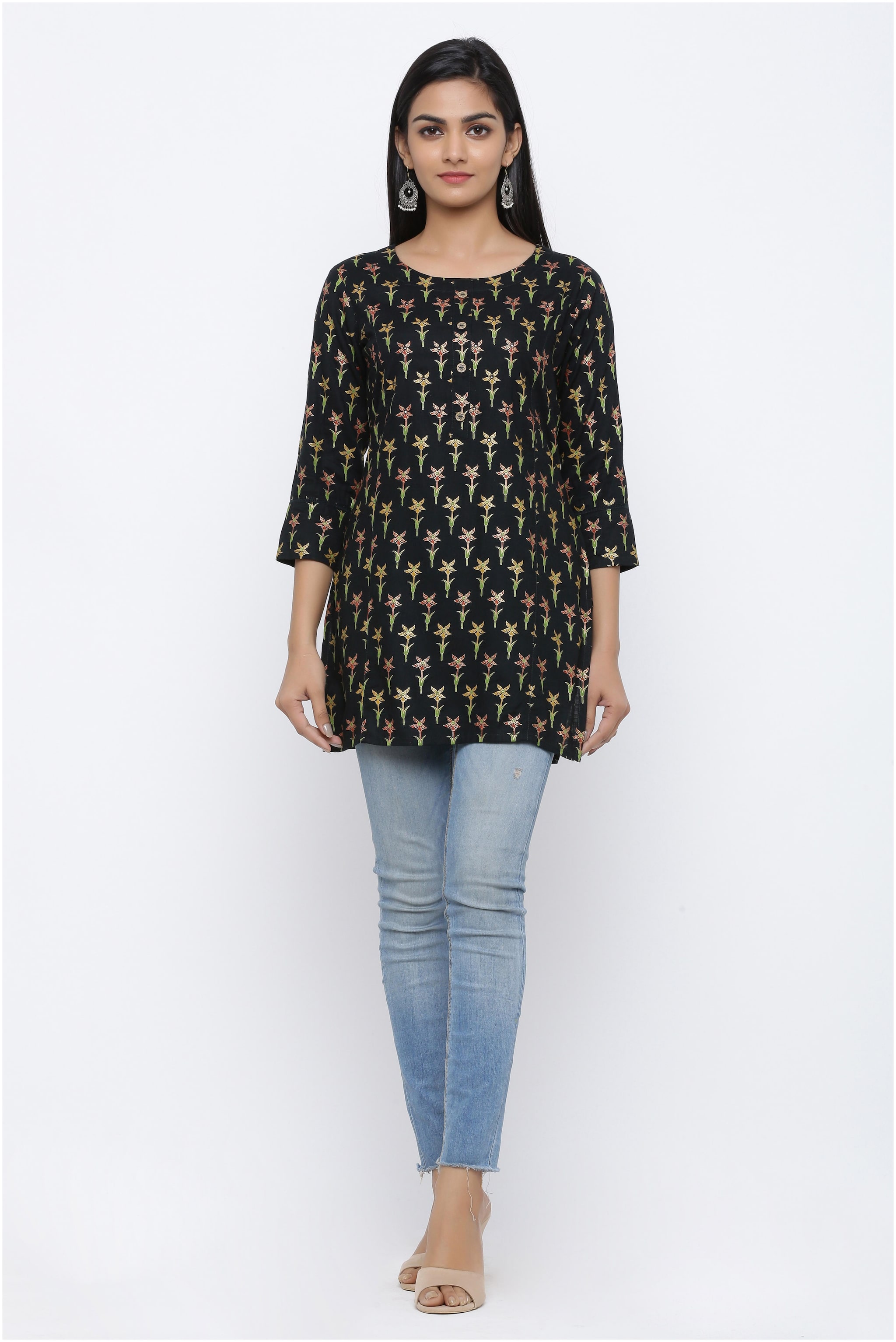 

KIPEK Women Black Floral Straight Kurti