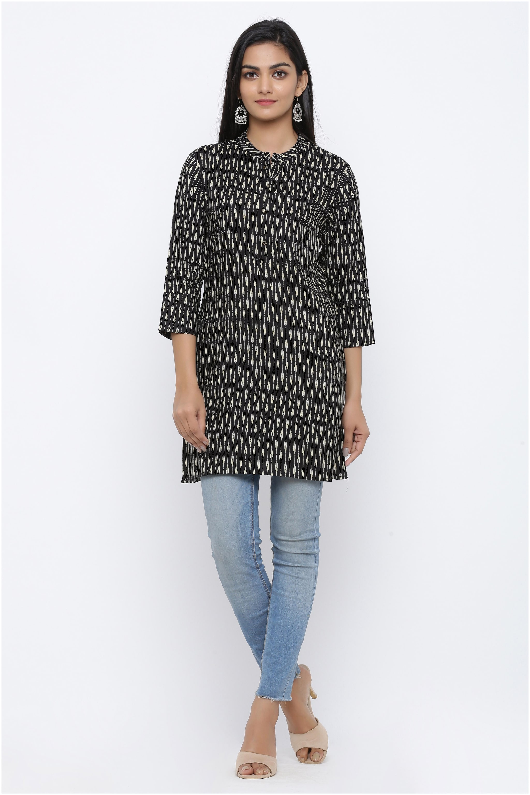 

KIPEK Women Black Printed Straight Kurti