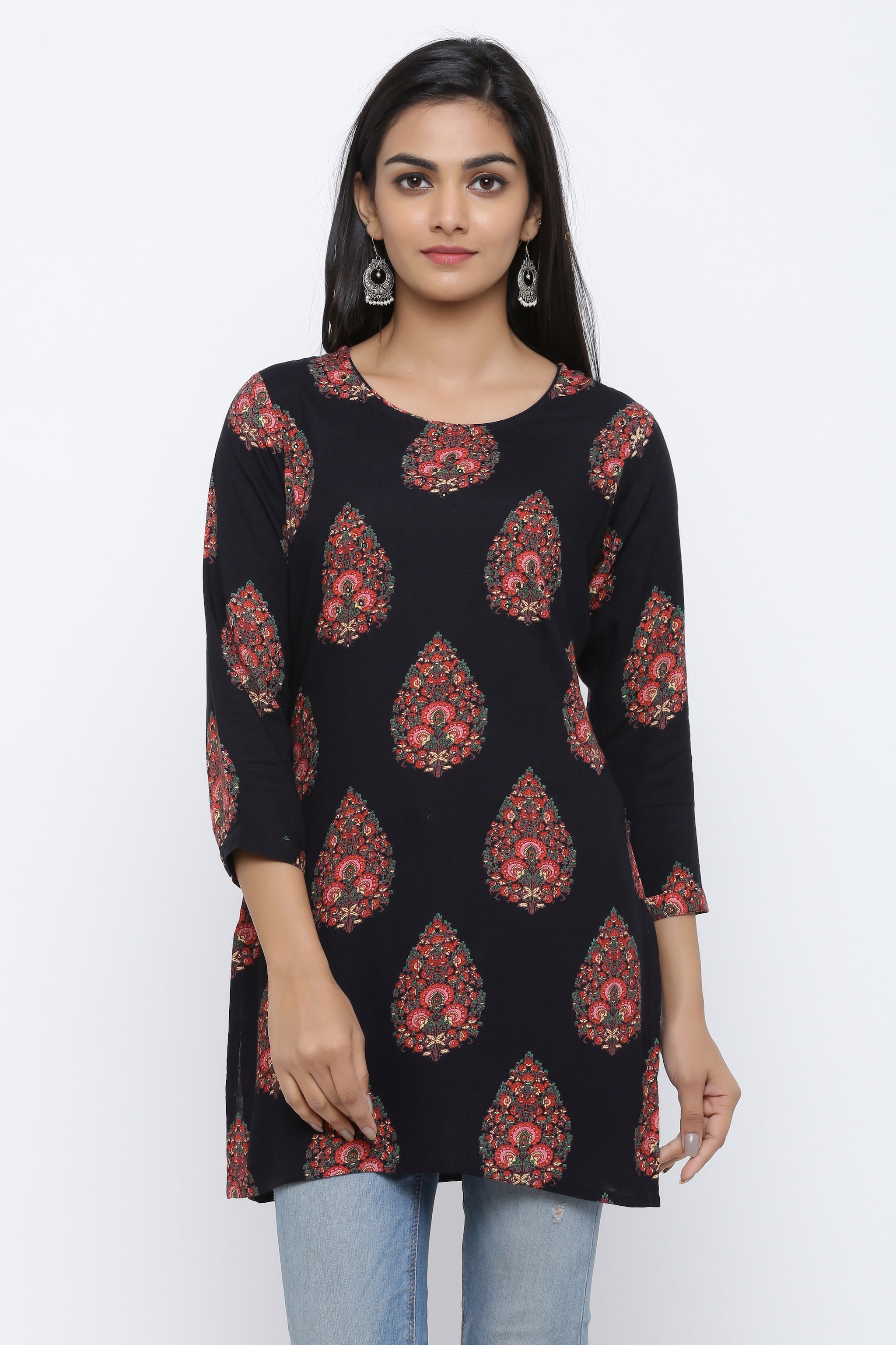 

KIPEK Women Black Printed Straight Kurti