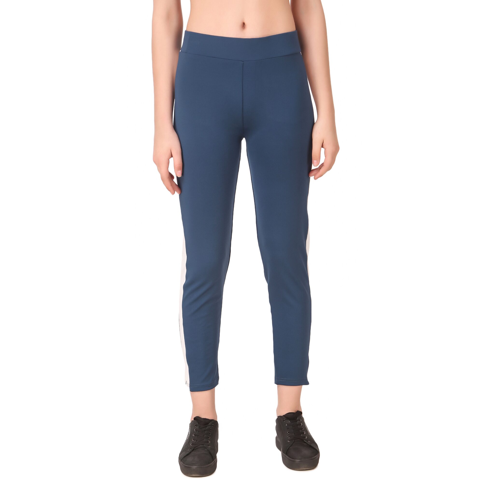 

Laiira Lycra Solid Blue Jegging For Women