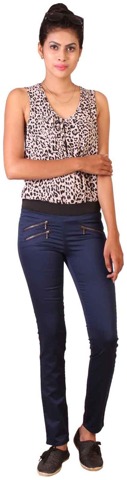 

Lee Women White Slim fit Cropped trousers