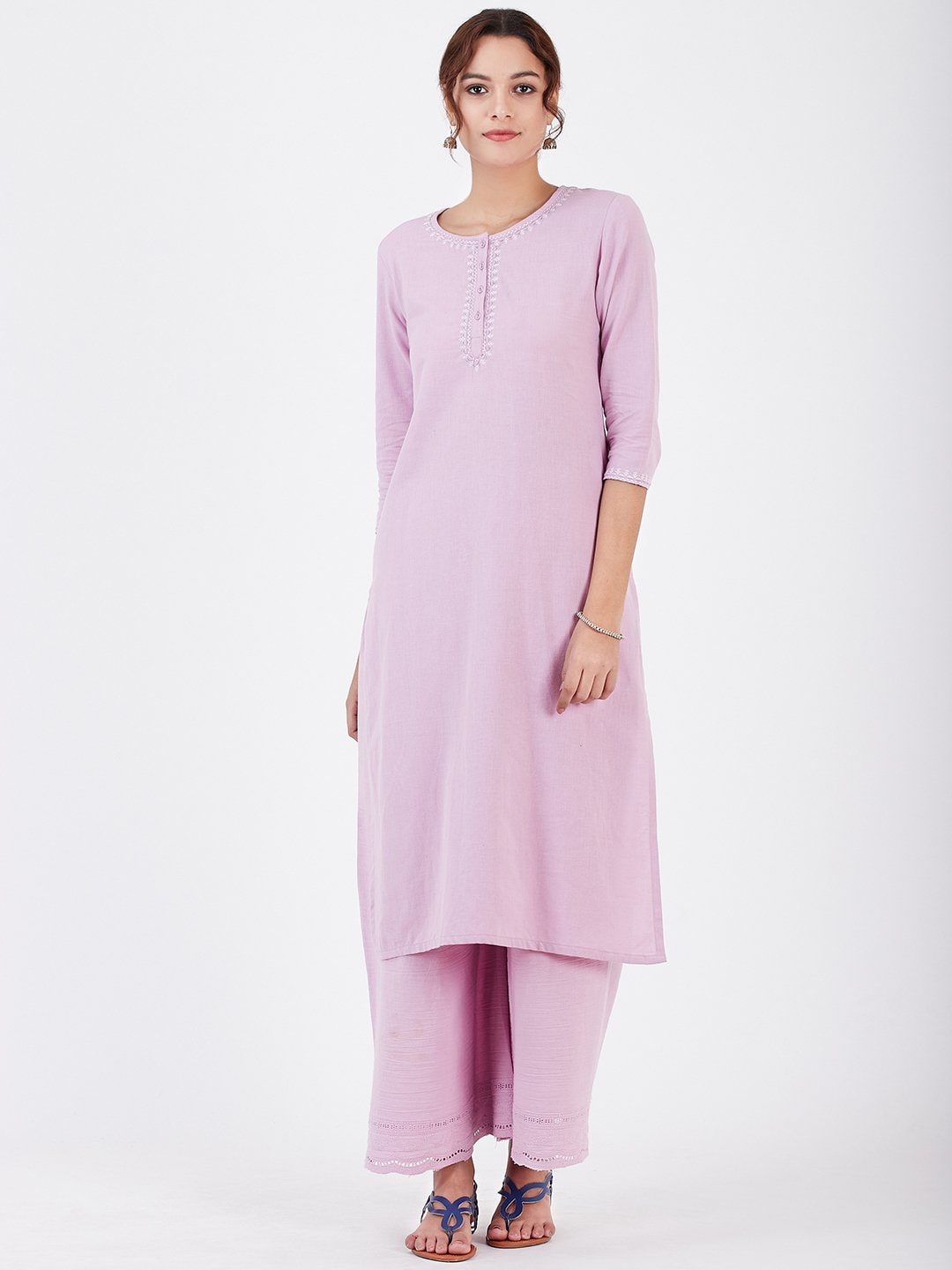 

Lyla Woman Cotton Solid Regular Fit Kurti (Pink)