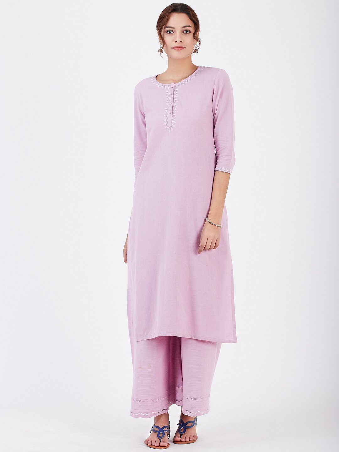 

Lyla Woman Cotton Solid Regular Fit Kurti (Pink)
