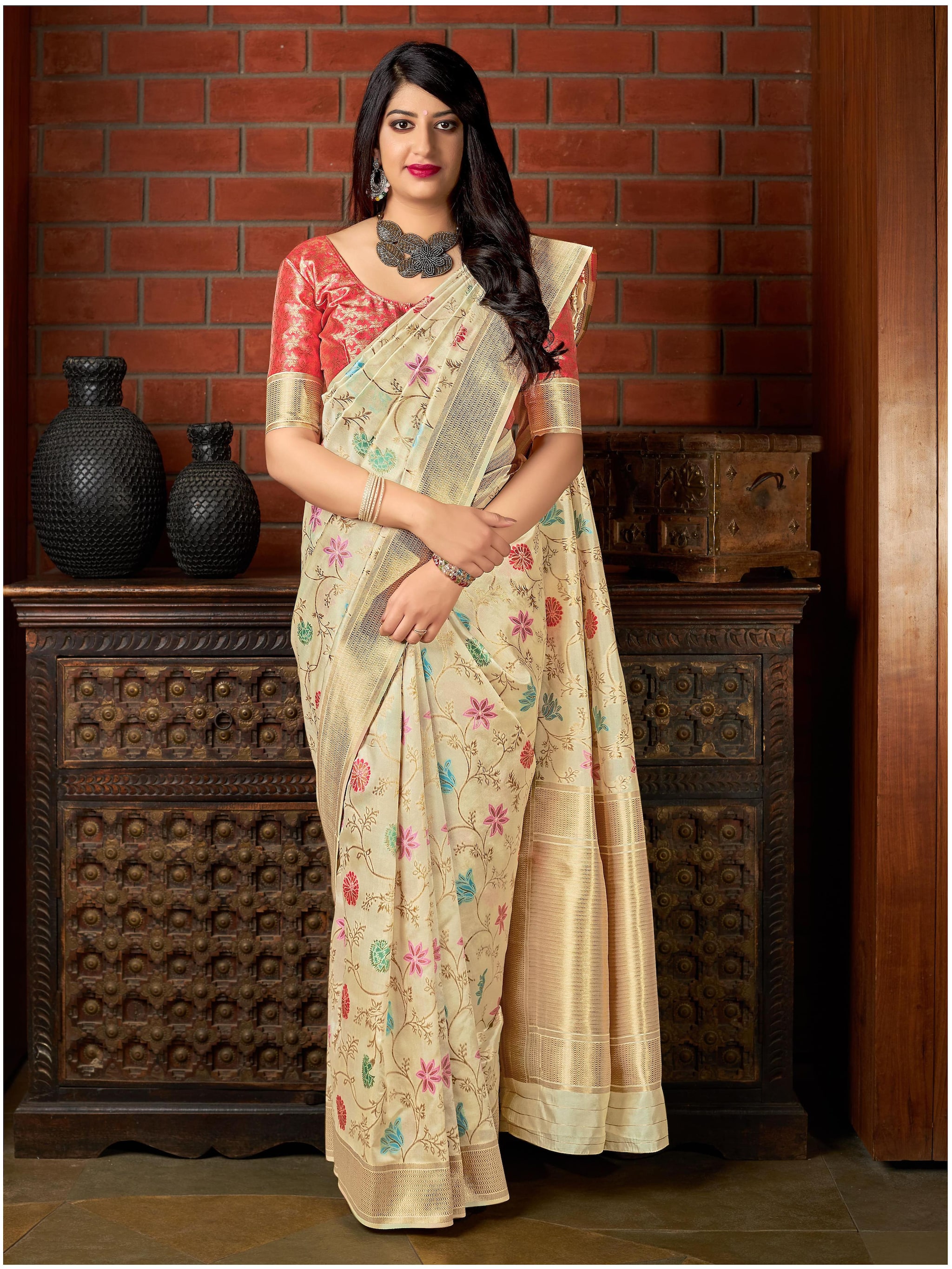 

Manohari Beige Banarasi Silk Woven Saree With Blouse peice