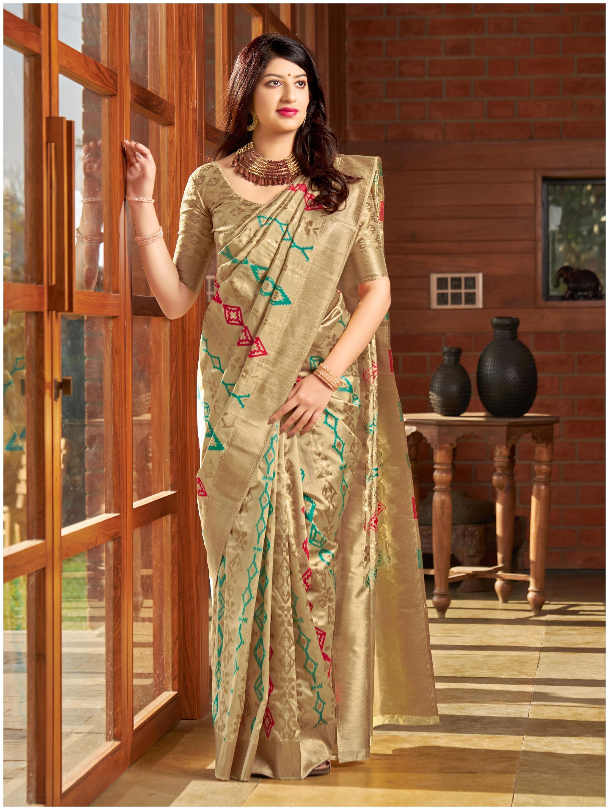 

Manohari Beige Banarasi Silk Woven Saree With Blouse Peice