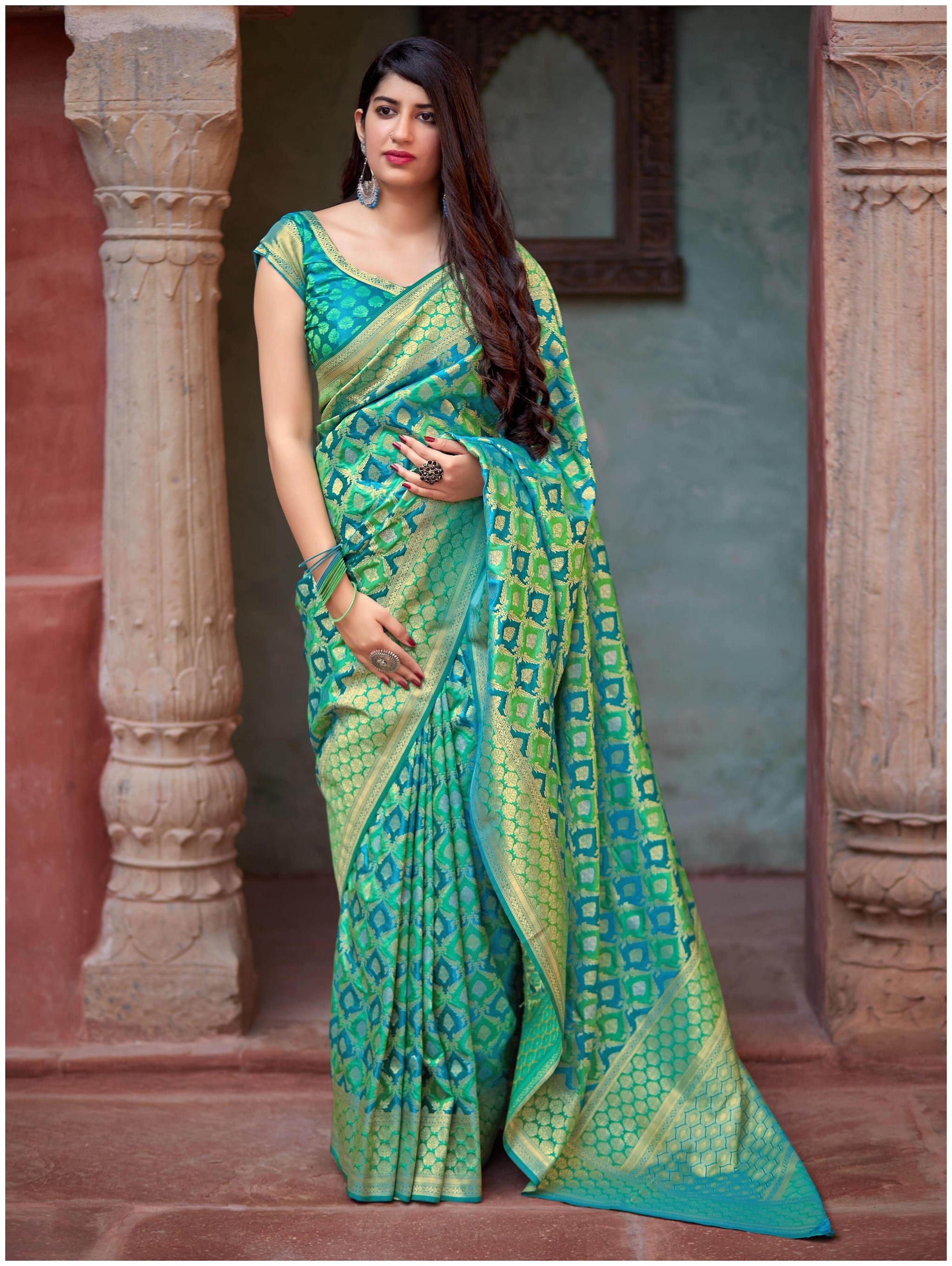 

Manohari Blue Banarasi Silk Woven Saree With Blouse Peice