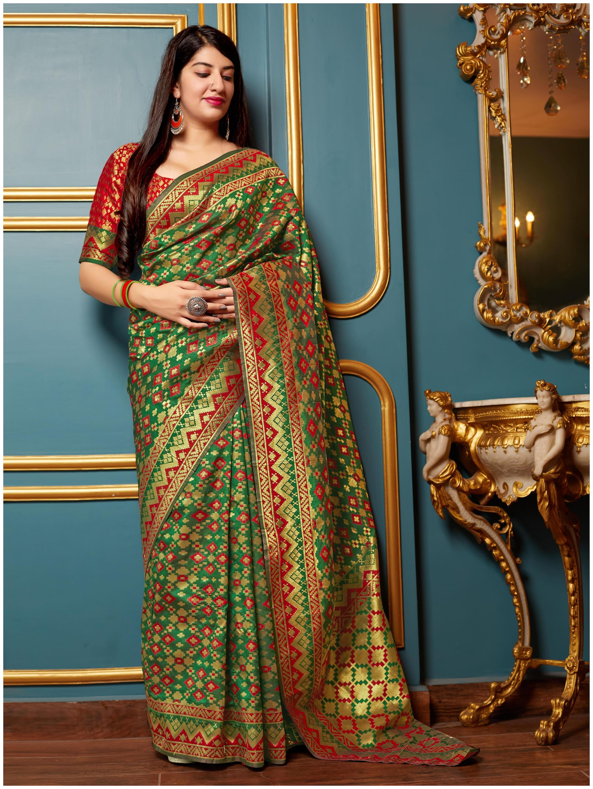 

Manohari Green Banarasi Silk Woven Saree With Blouse peice
