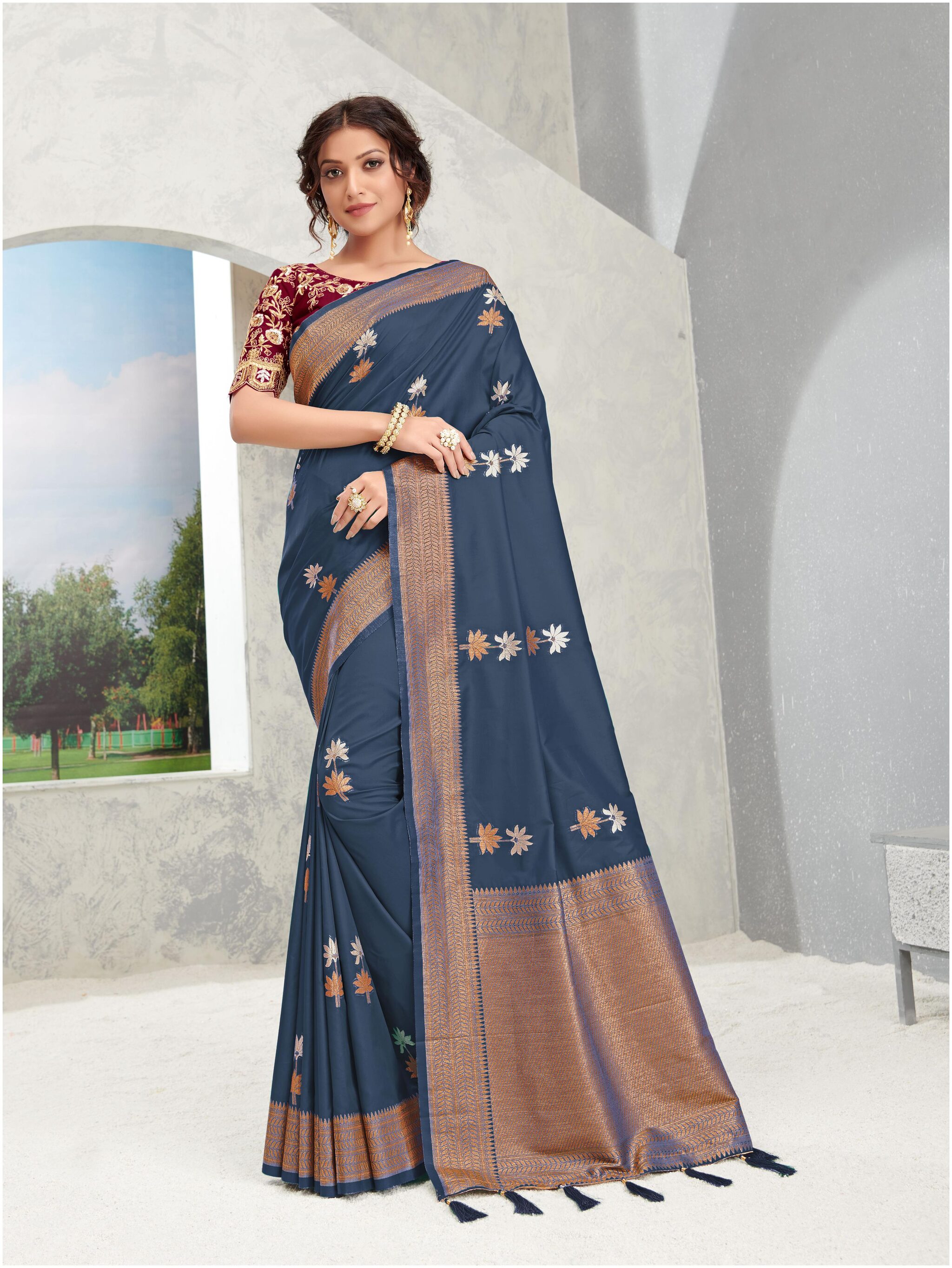 

Manohari Grey Jacquard Silk Embroidered Saree For Women