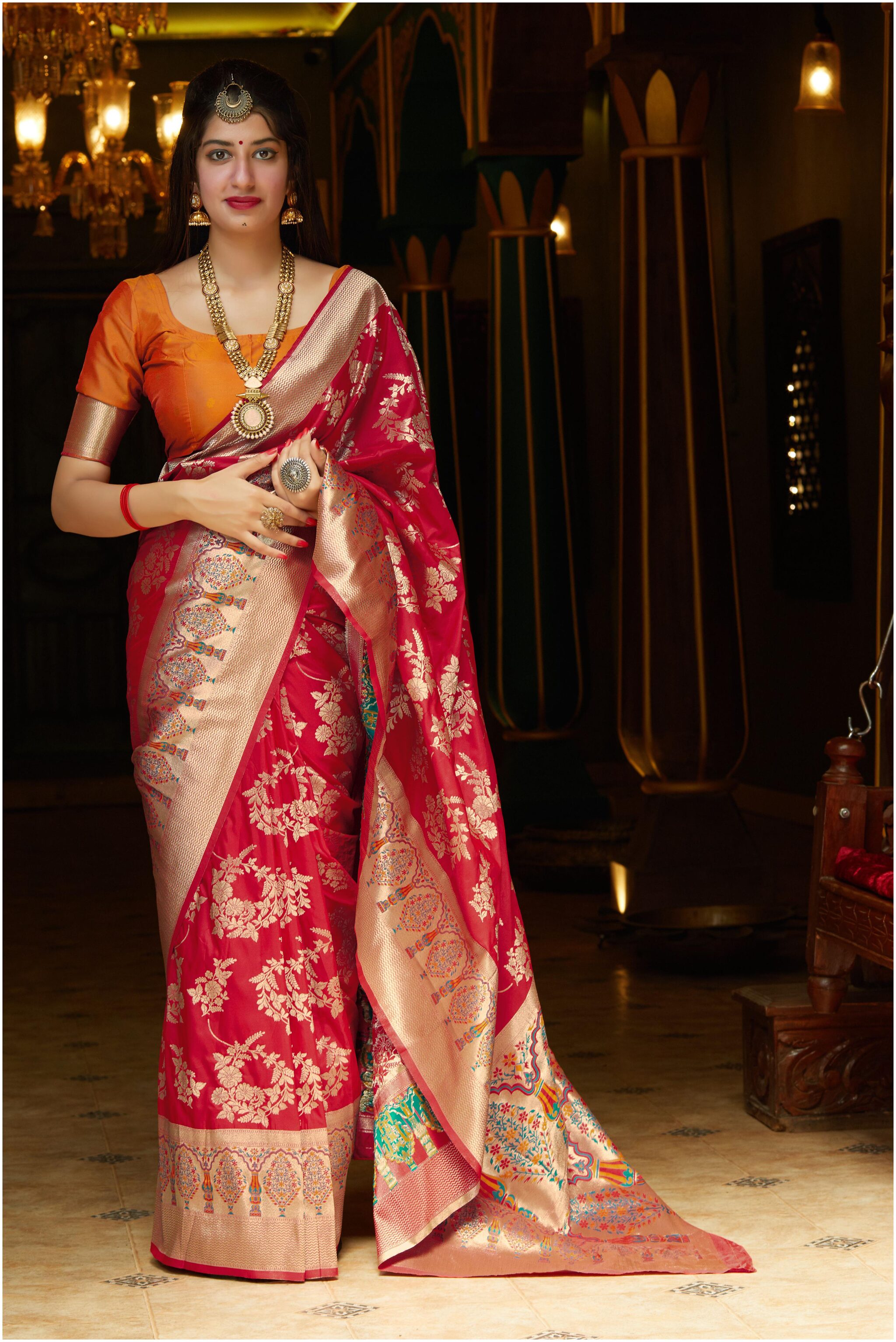 

Manohari Jacquard Woven Red Color Saree with Blouse