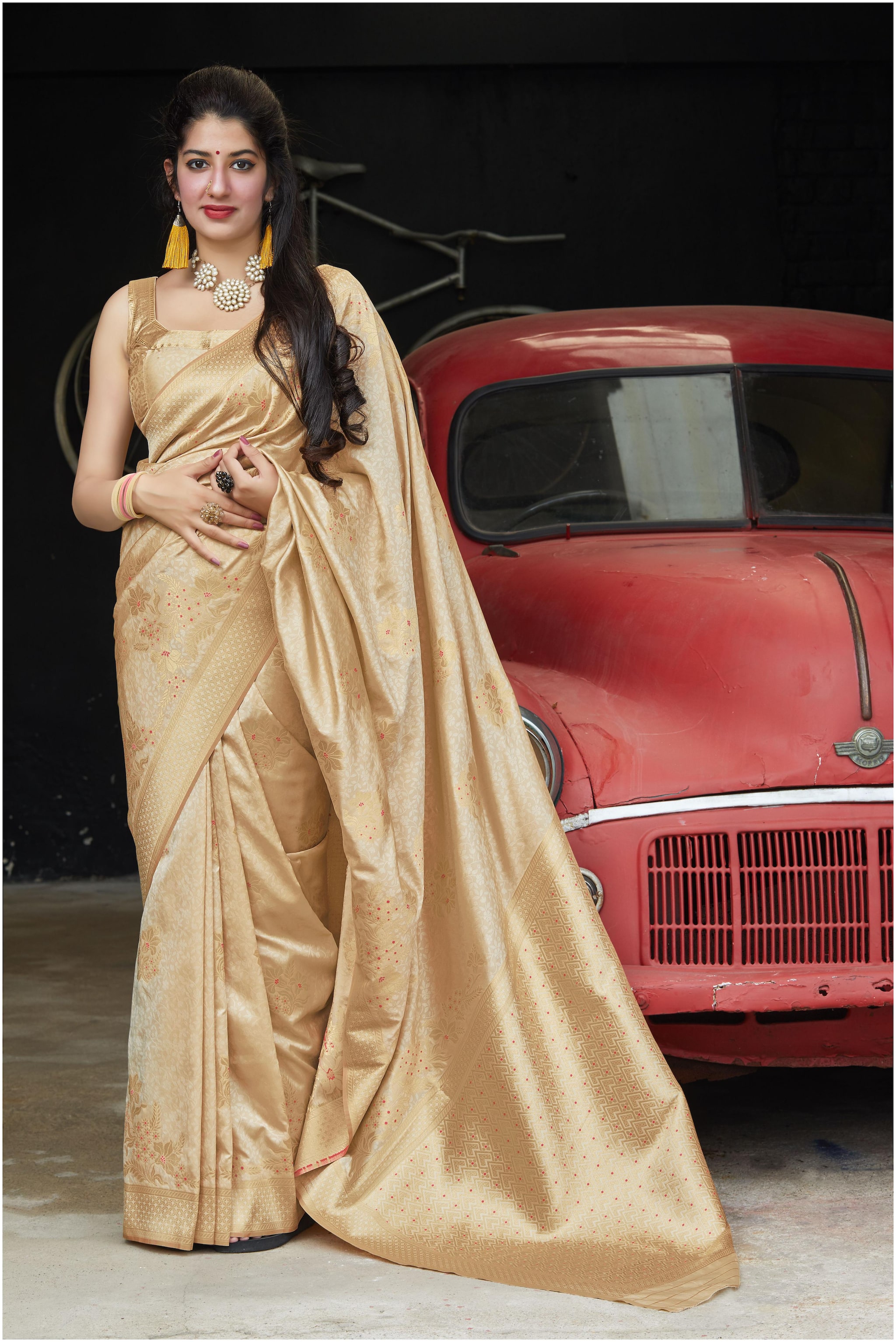

Manohari Jacquard Woven Beige Color Saree with Blouse