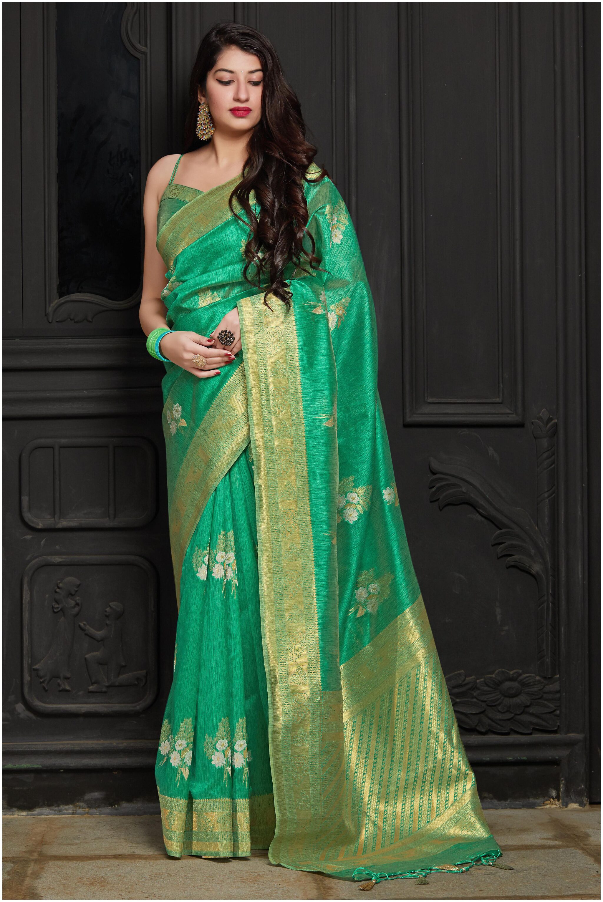

Manohari Jacquard Women Designer Saree Green